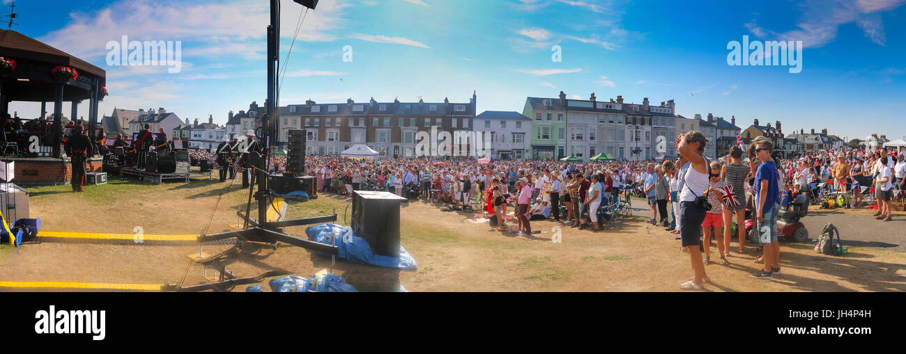 Royal Marines Band e la folla 2017 Foto Stock