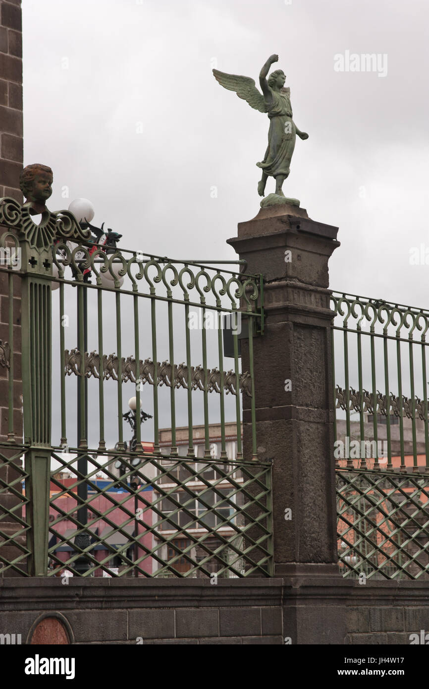 Cattedrale griglia con angeli Foto Stock