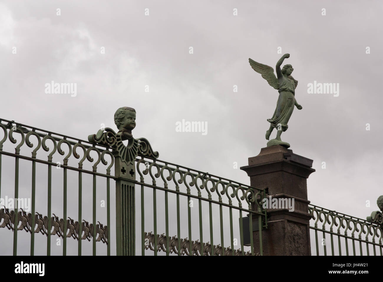 Cattedrale griglia con angeli Foto Stock