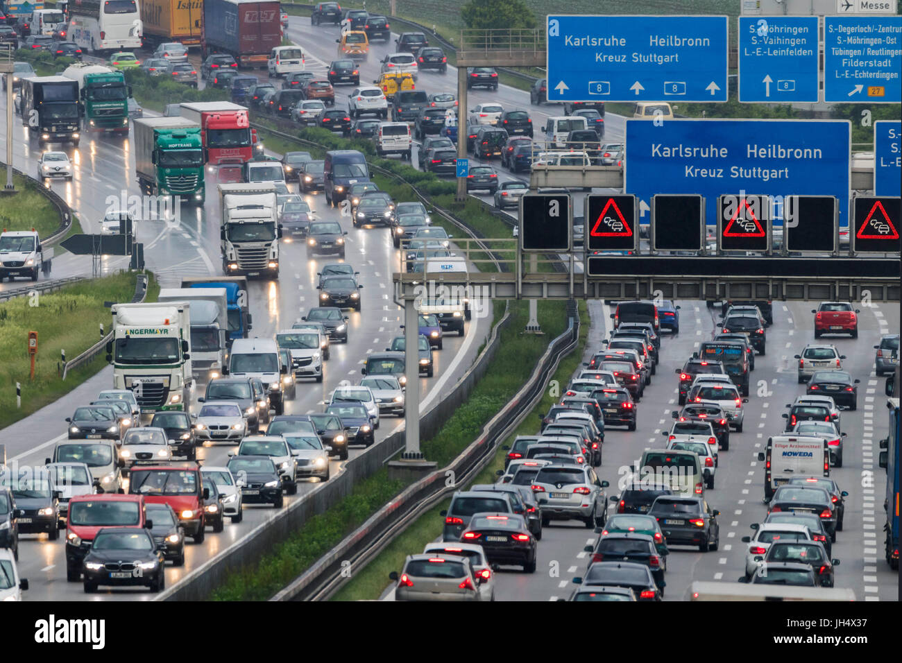 Il traffico pesante in autostrada Autostrada A8, vicino a Stoccarda. Foto Stock