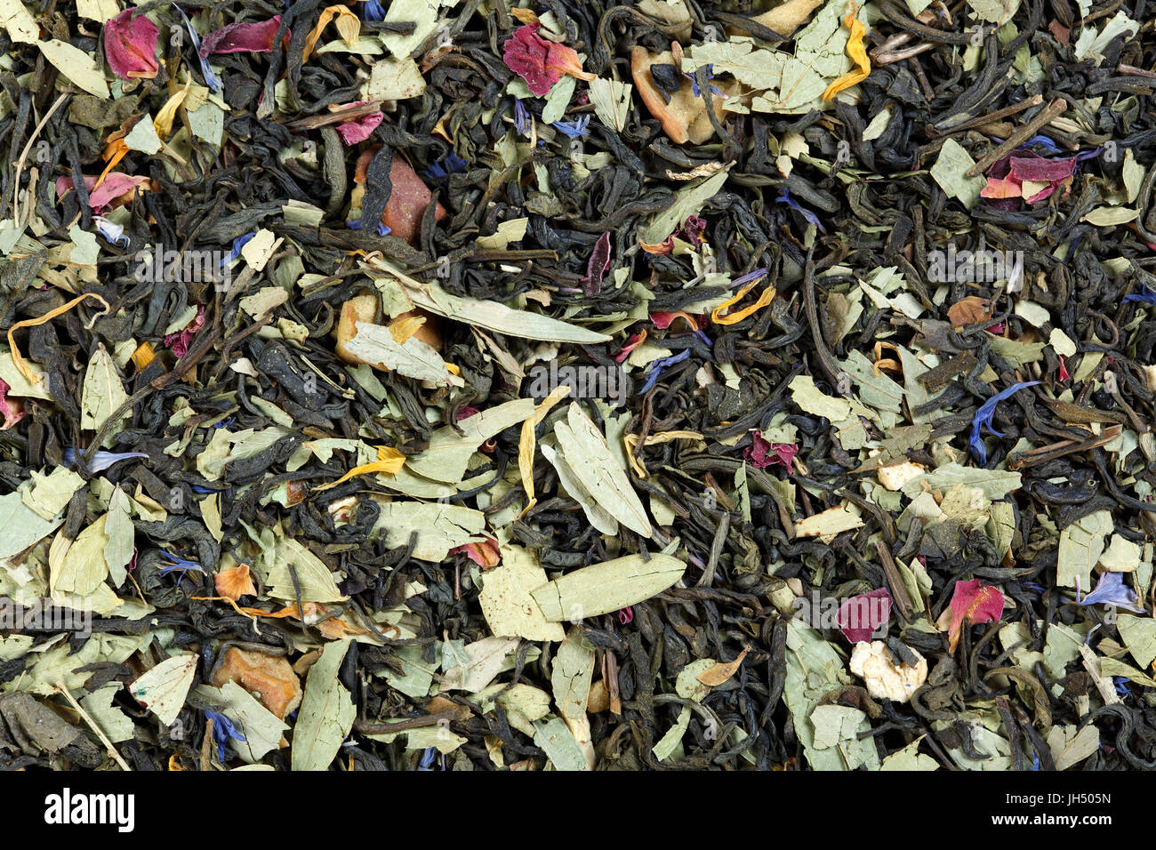 Il tè sulla base di cinese verde Sencha tè, foglie di senna, rosa Foto Stock