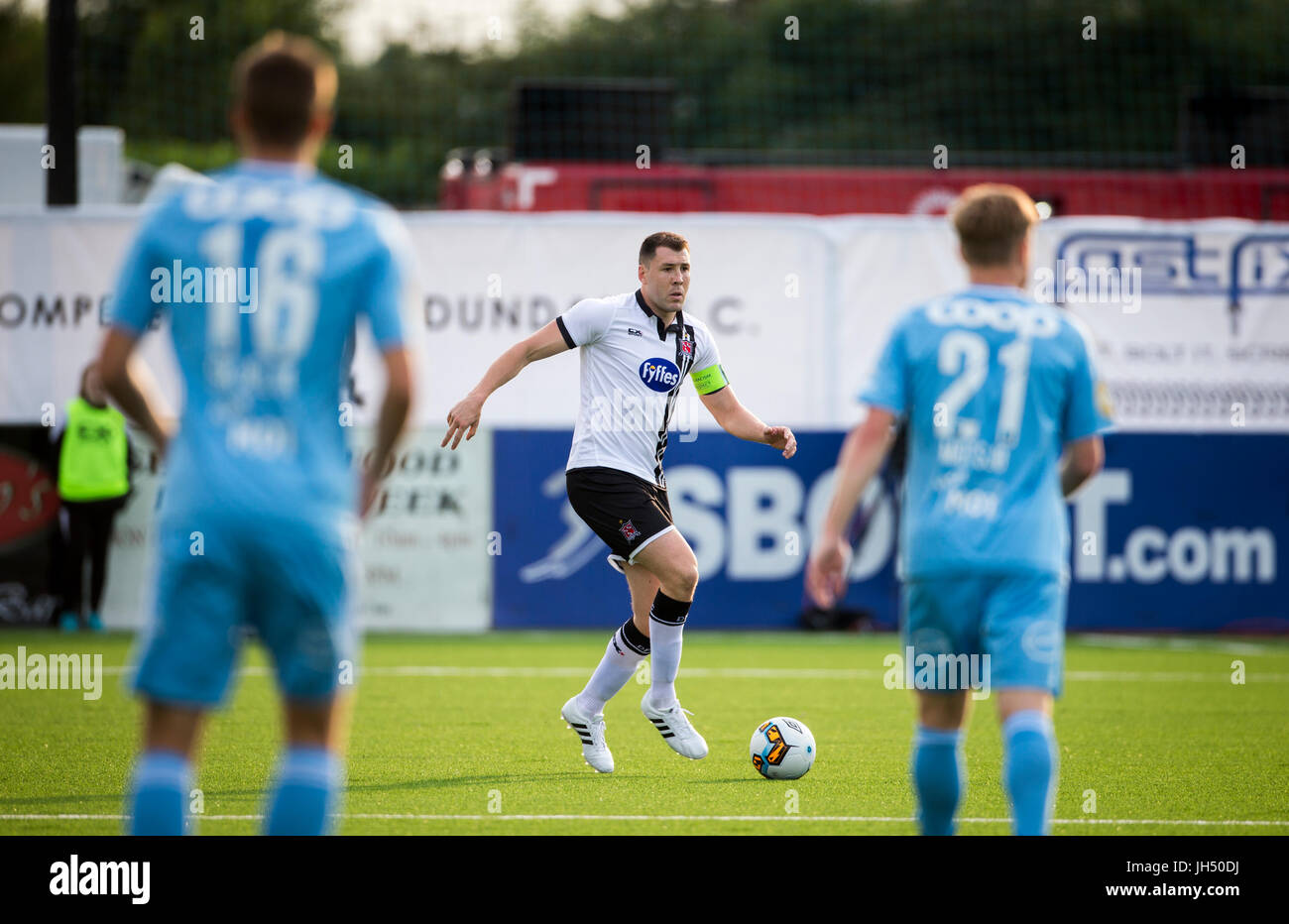 Dundalk capitano Brian Gartland (centro) durante la Champions League Qualificazioni, Secondo Round, la prima gamba corrispondono a Oriel Park, Dundalk. Stampa foto di associazione. Vedere PA storia SOCCER Dundalk. Picture Data: mercoledì 12 luglio, 2017. Foto di credito dovrebbe leggere: Liam McBurney/PA FILO Foto Stock