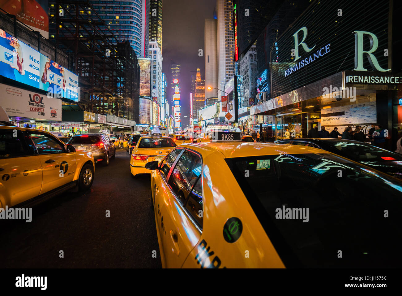 New york - circa nel marzo 2016 - vetture su times square Foto Stock