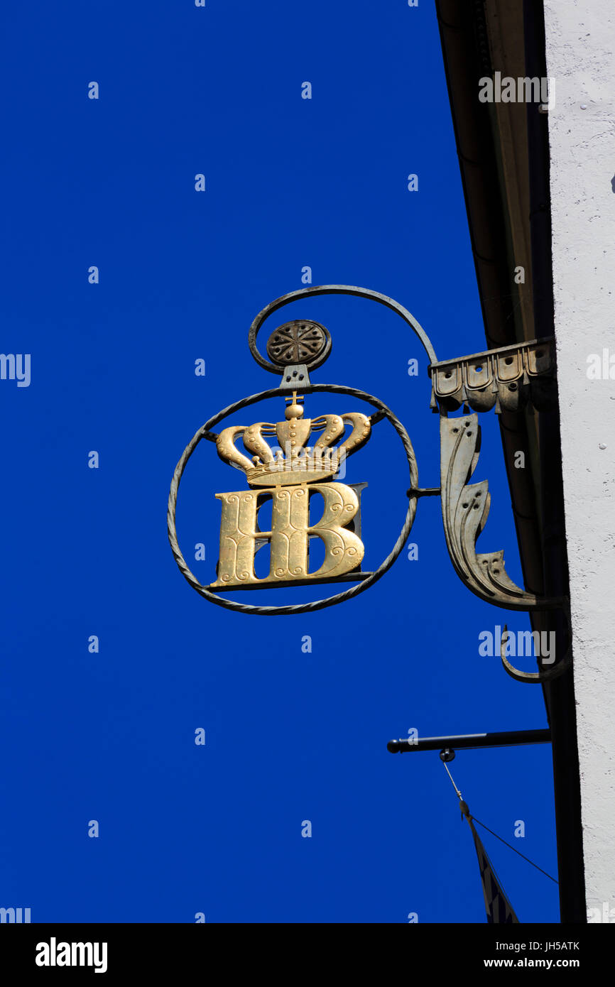 HB segno sull'Hofbrauhaus, Monaco di Baviera, Germania Foto Stock