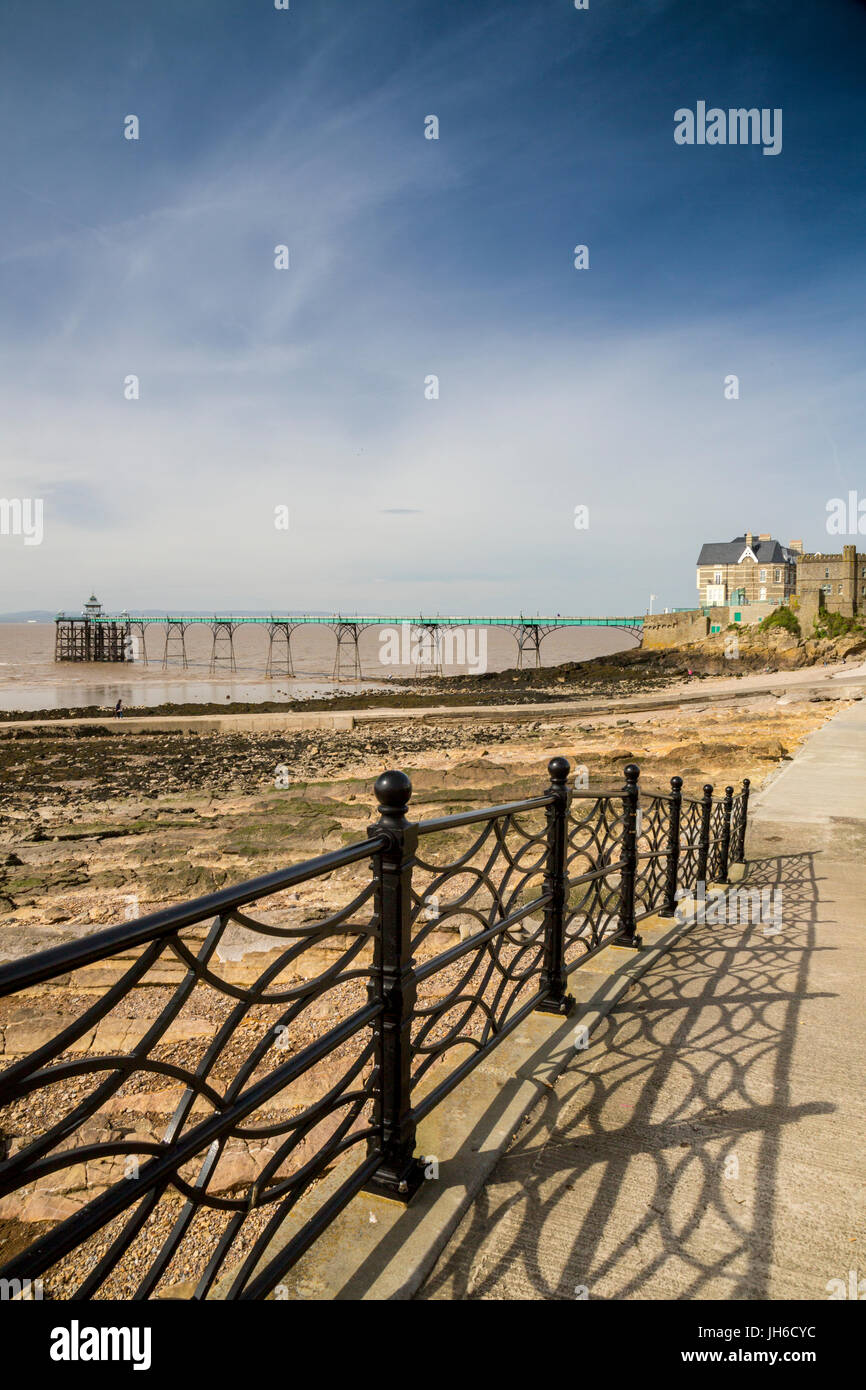 Il restaurato molo vittoriano di Clevedon sul Canale di Bristol, North Somerset, Inghilterra, Regno Unito Foto Stock