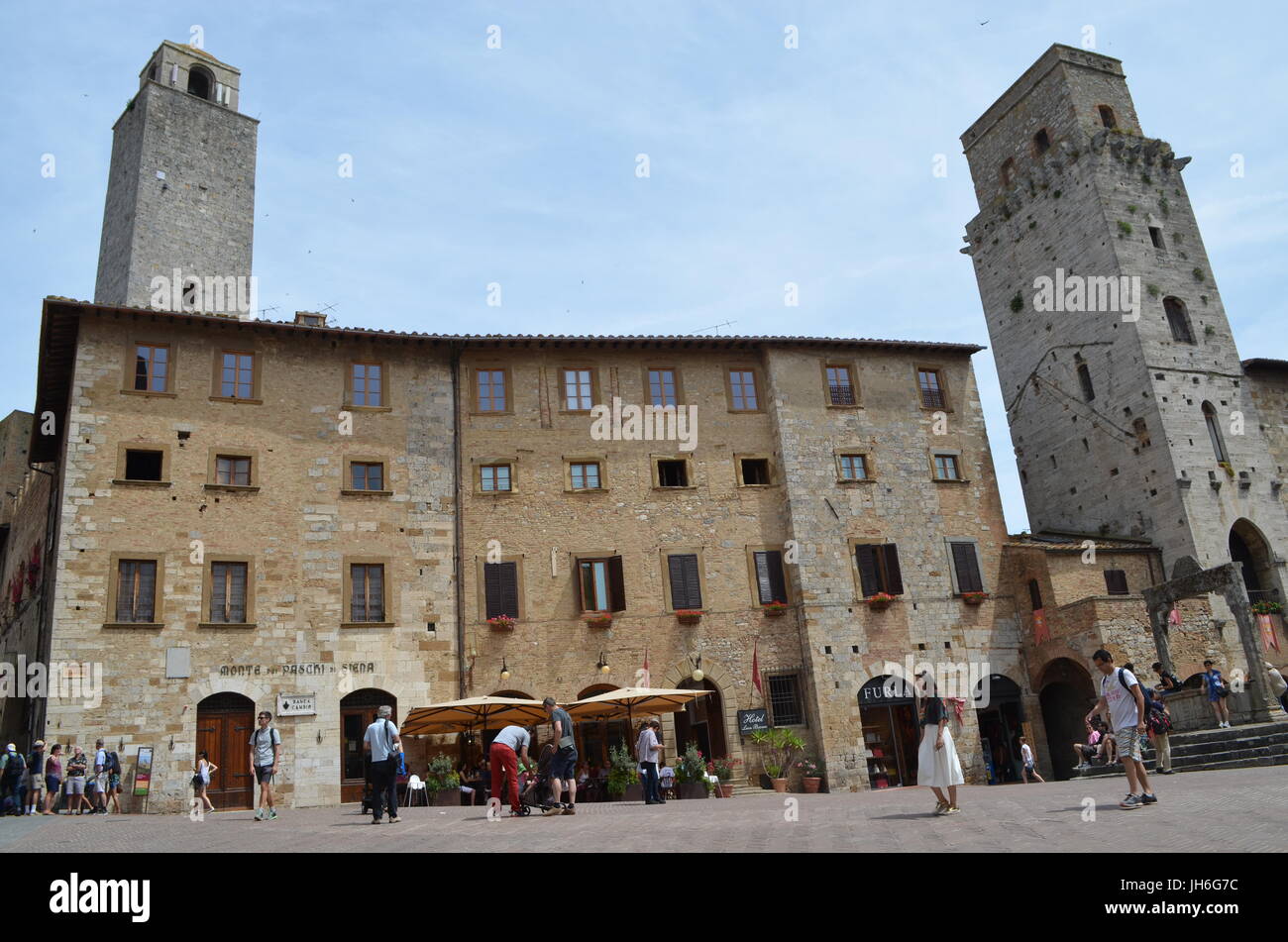 San Gimignano, Toscana, Italia, piazza della cisterna,centro storico,ivthc., borgo etrusco. torri quadrate di cui vi erano 13. Foto Stock
