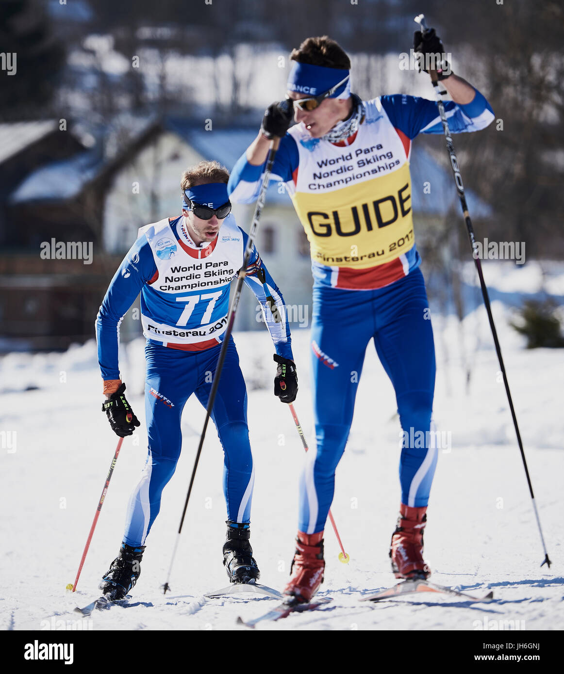 A sinistra: Anthony Chalencon della Francia nella prima gara a IPTC Para Mondiali di Sci Nordico in Finsterau, Germania Foto Stock