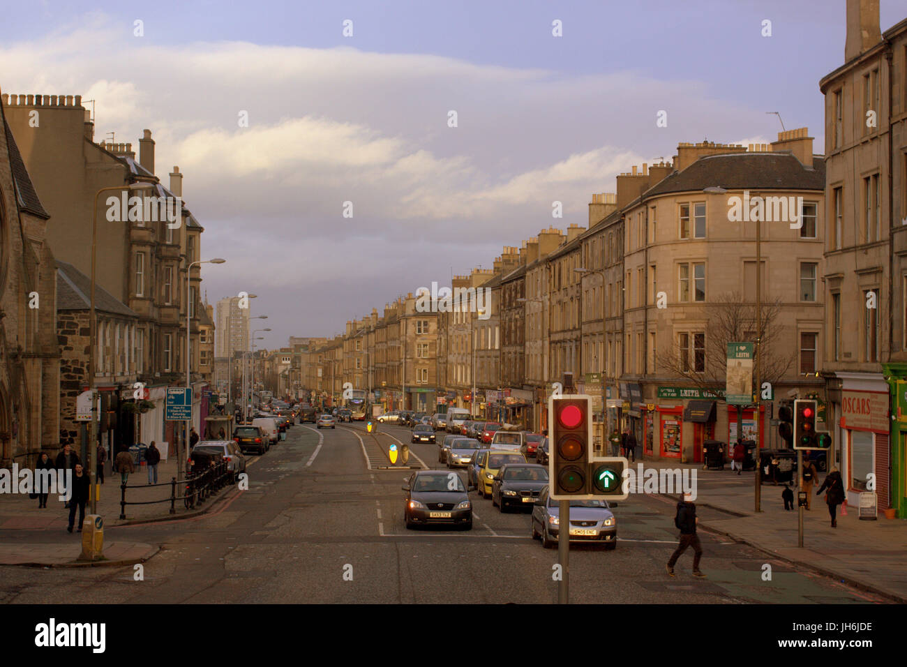 Leith Walk street vista guardando verso il basso e verso la prospettiva di leith viewpoint Foto Stock