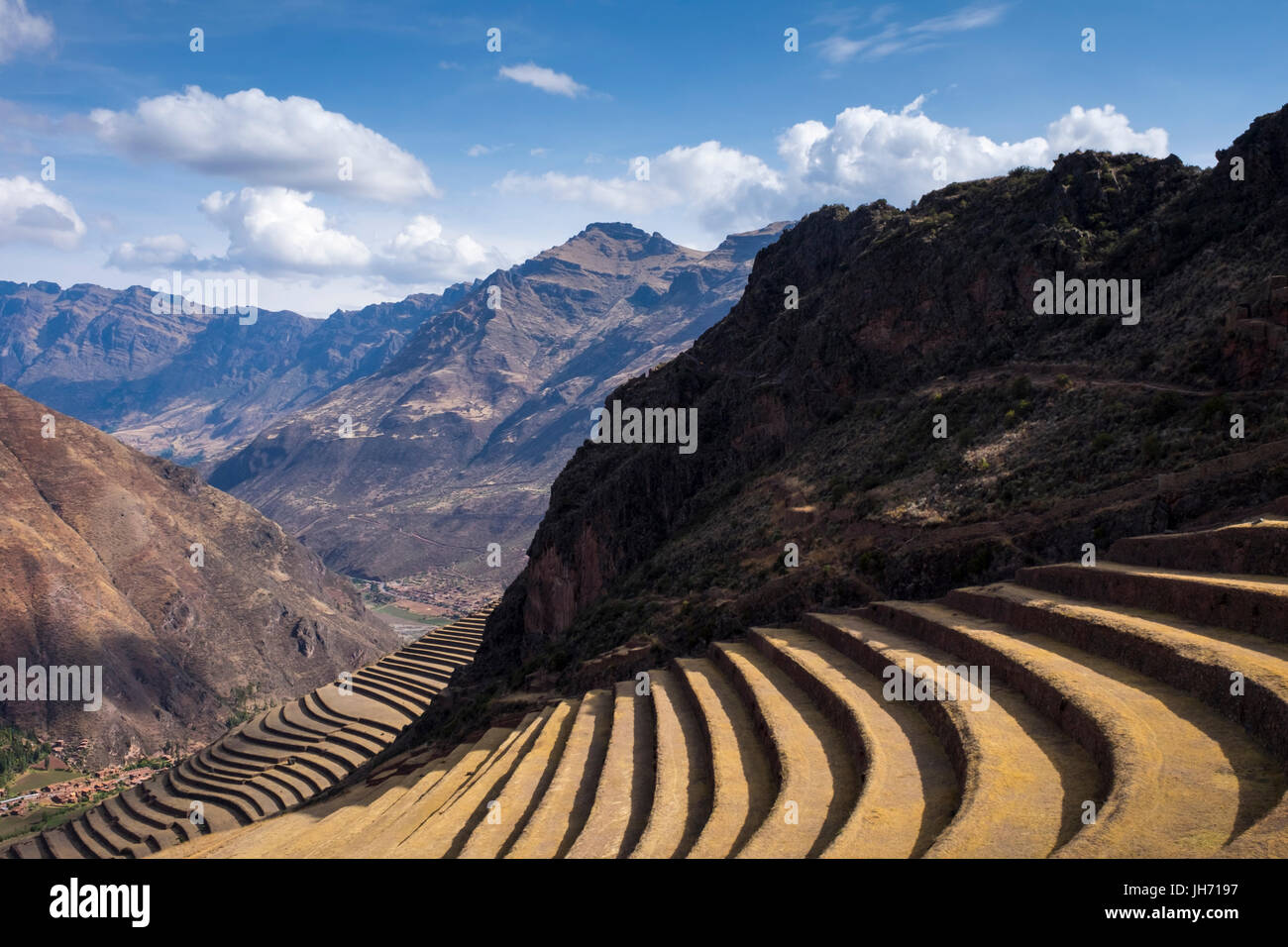 PISAC, Perù - circa ottobre 2015: terrazze Inca di PIsac arqueological site, sulla regione di Cusco conosciuta come Valle Sacra Foto Stock