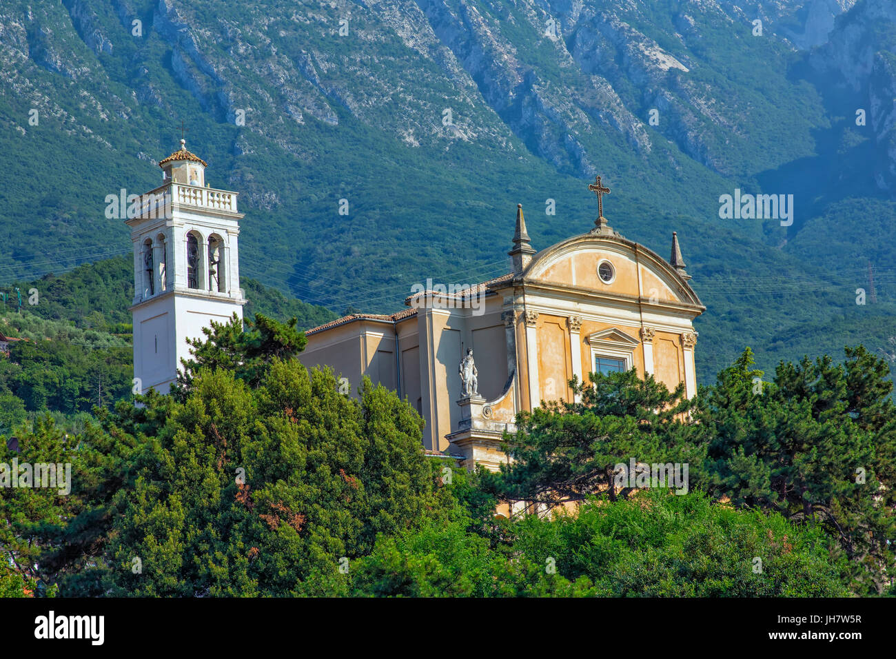 Chiesa di Malcesine sul lago di Garda Foto Stock