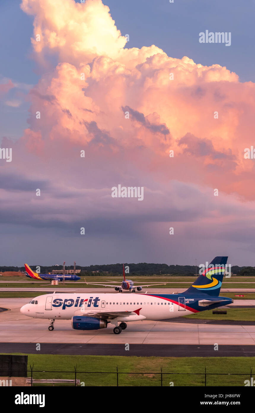 Spirito le compagnie aeree jet del passeggero all'Aeroporto Internazionale Hartsfield-Jackson di Atlanta a Atlanta, Georgia, Stati Uniti d'America. Foto Stock