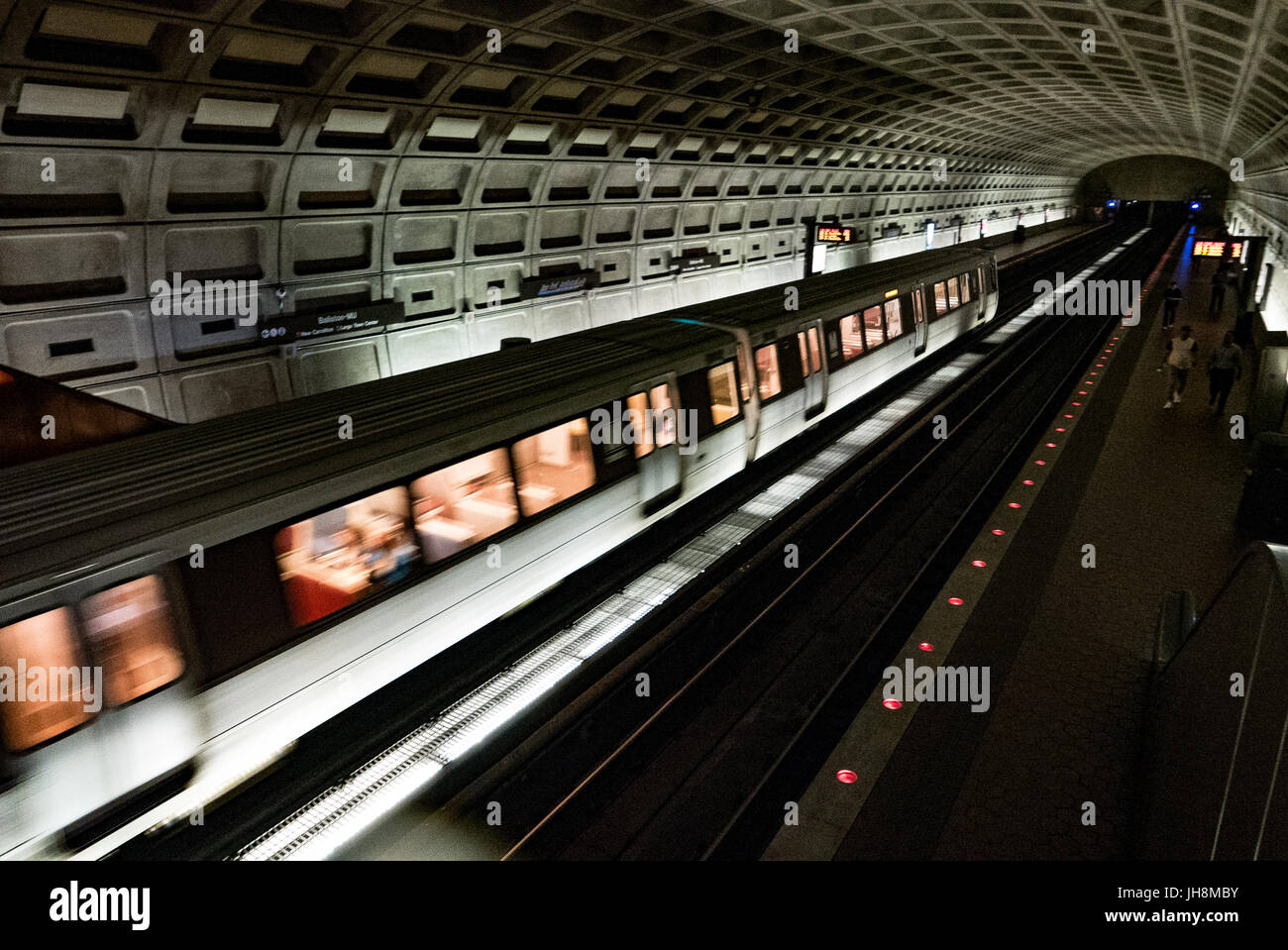 Immagini di pendolari e treni presi sulla linea arancione da Virginia settentrionale al Metro Center di Washington, D.C. Foto Stock