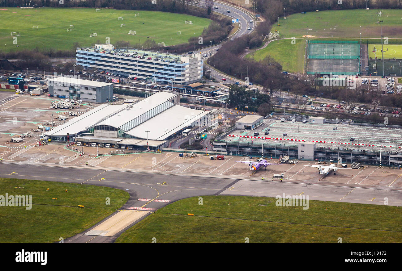 Foto aerea di Southampton Aeroporto, Eastleigh, Hampshire, Regno Unito Foto Stock