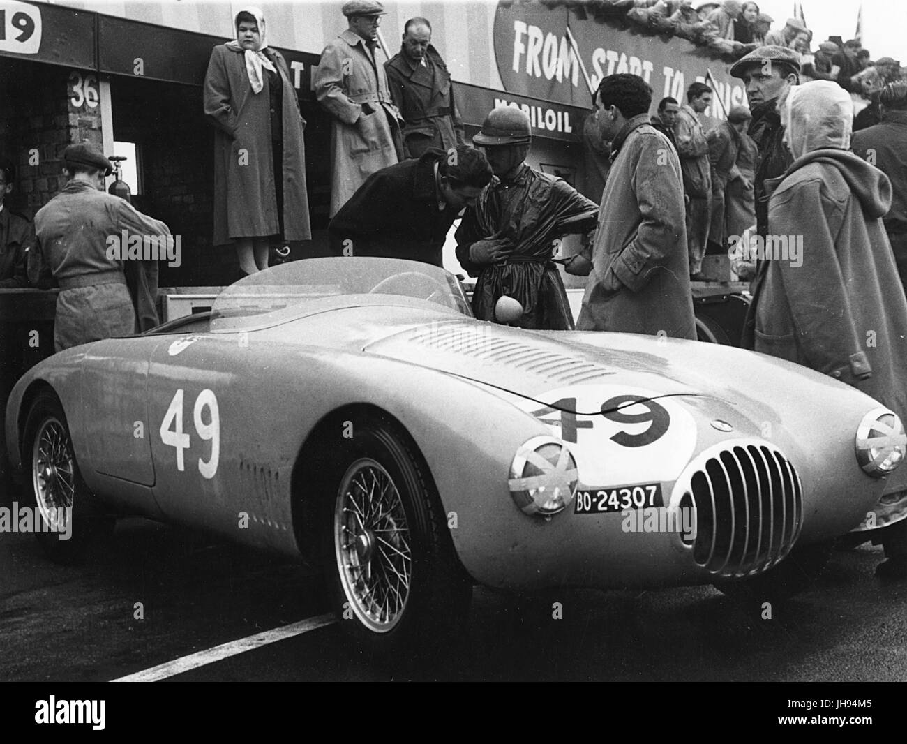 OSCA nel box a 1954 Daily Express Trophy, a Silverstone Foto Stock