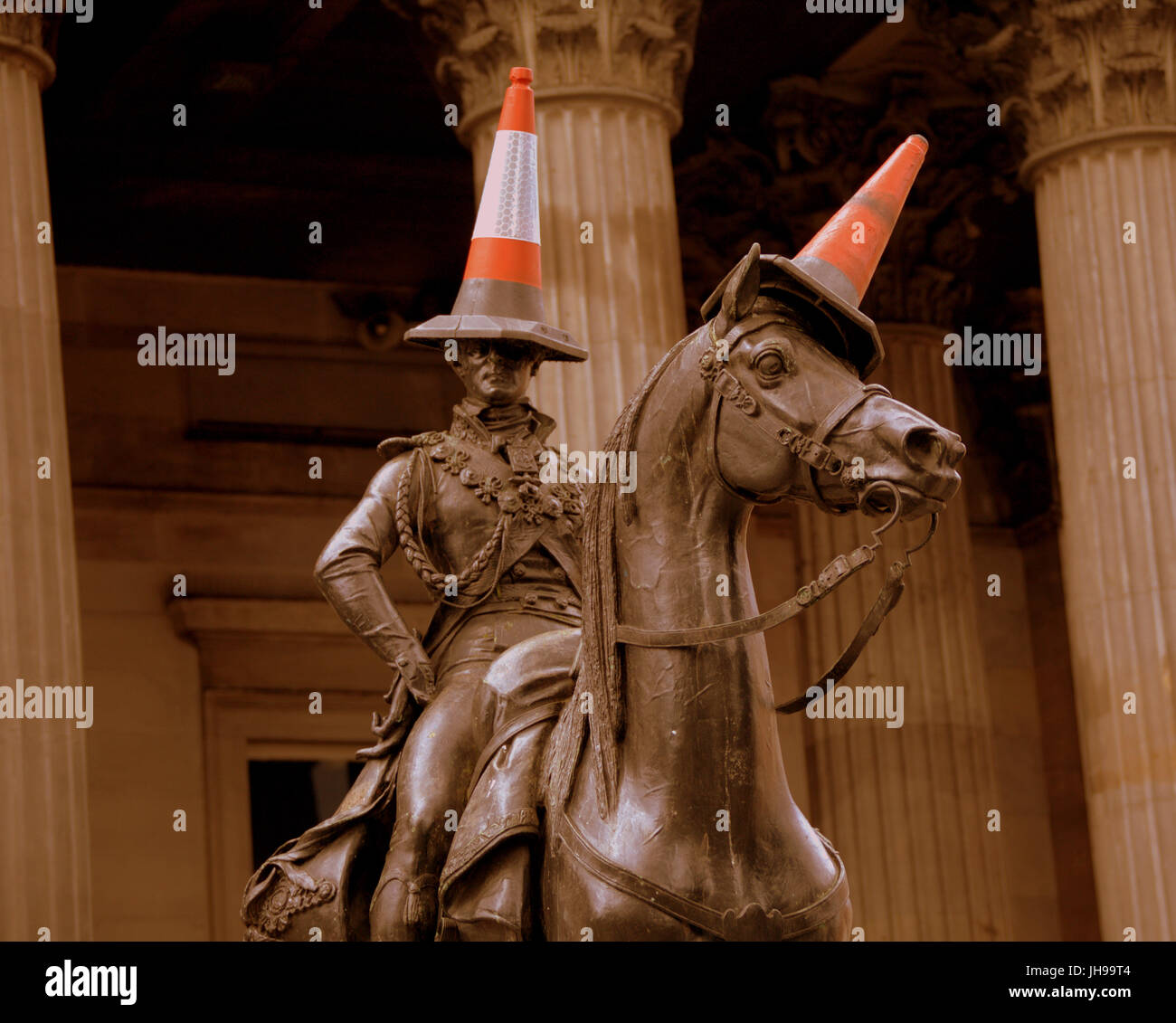 Glasgow il Museo di Arte Moderna o di Goma con la famosa statua di Wellington con testa conica Foto Stock