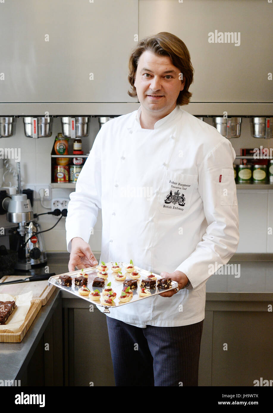 Berlino, Germania. 13 Luglio, 2017. Robert Burgmeier, chef a residenza dell'ambasciatore britannico a Berlino, Germania, 13 luglio 2017. La Gran Bretagna è il principe William e sua moglie Kate sta per visitare Berlino il 19 luglio. Foto: Jens Kalaene/dpa-Zentralbild/dpa/Alamy Live News Foto Stock