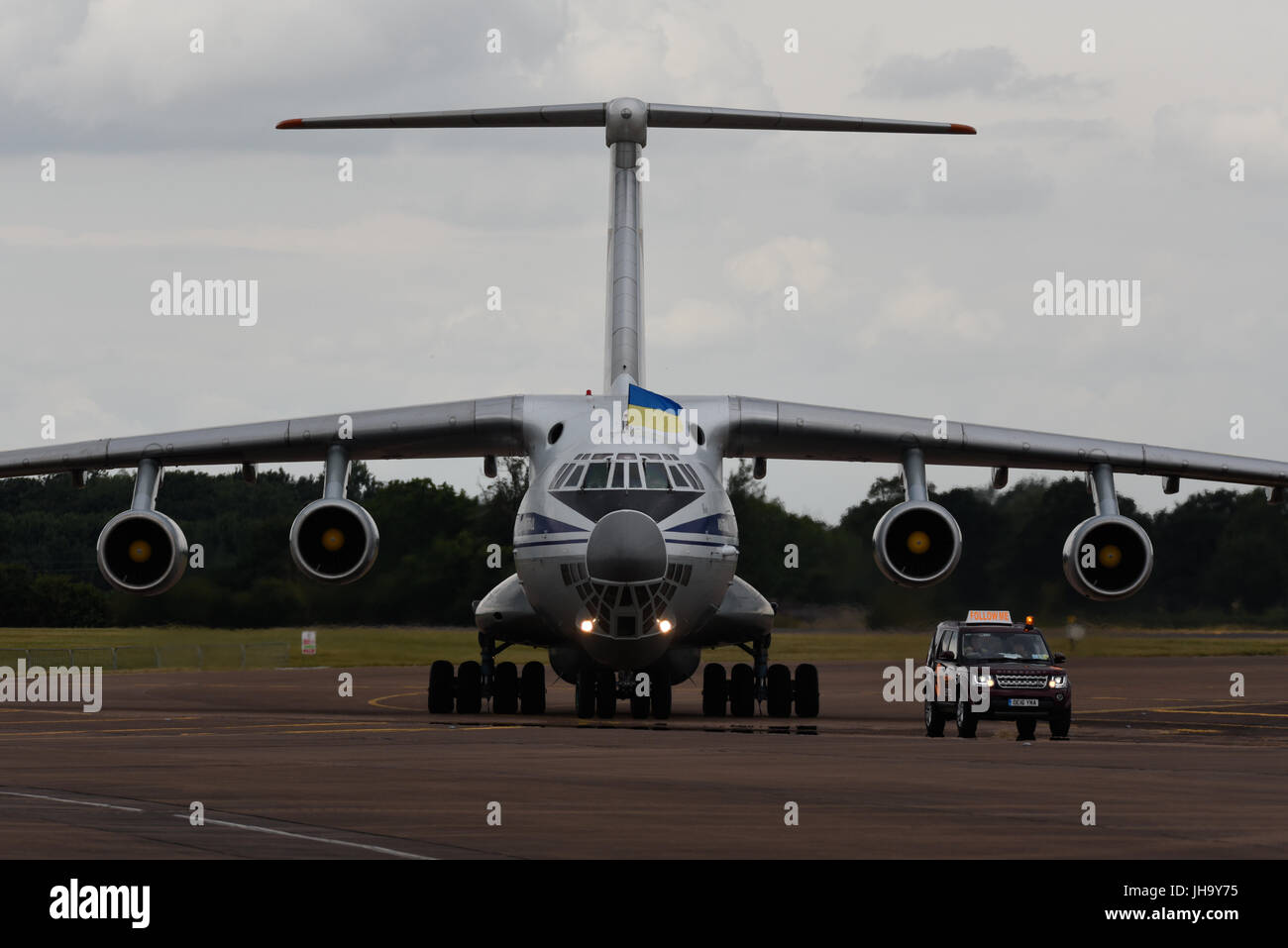 La RAF Fairford nel pittoresco Cotswolds ospita il Royal International Air Tattoo. Ilyushin il-76 aereo da trasporto dall'Ucraina rullando Foto Stock