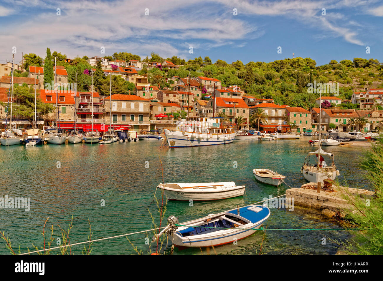 Stomorska villaggio ed un porto sull'isola di Solta Croazia. Foto Stock