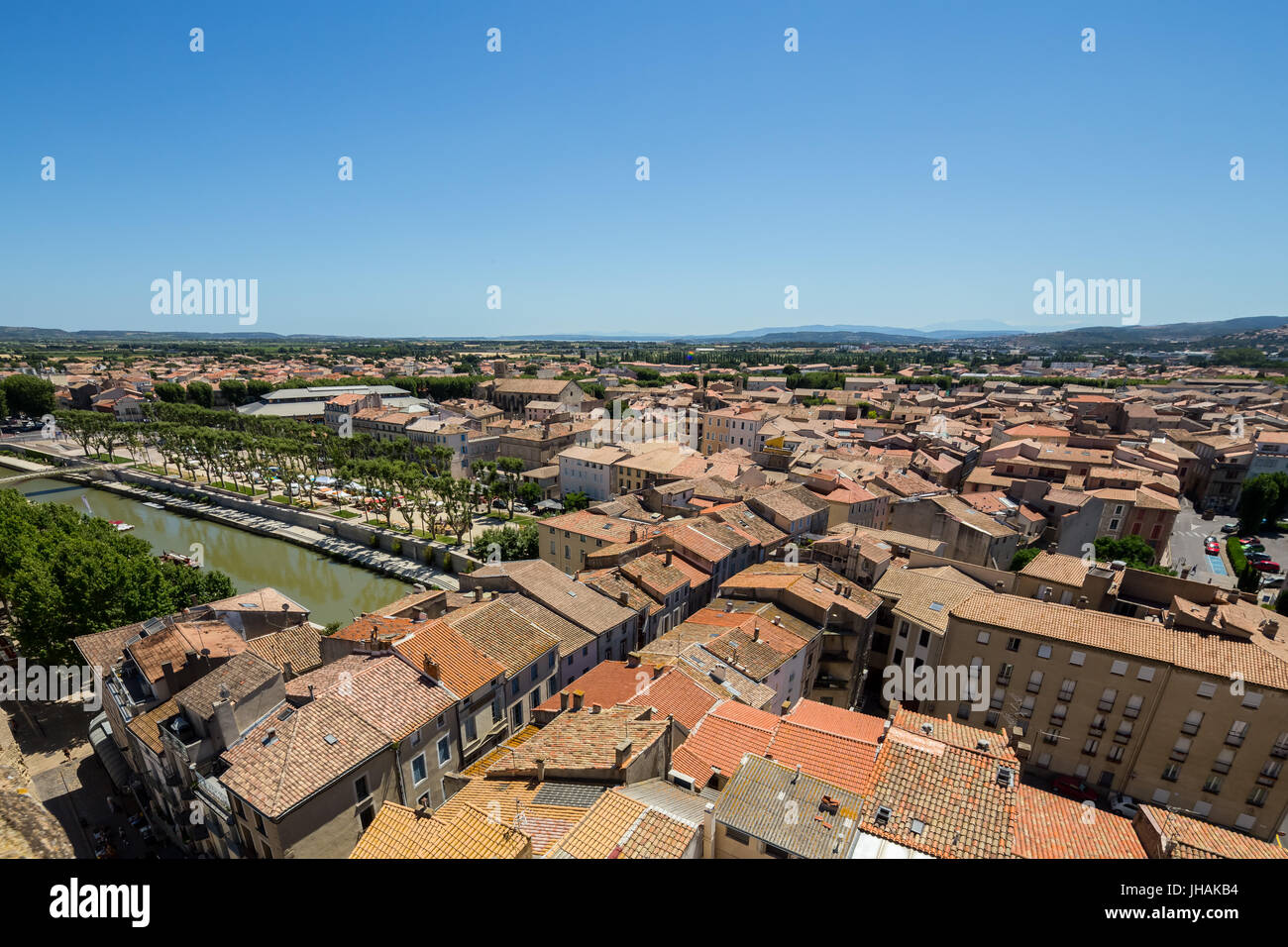 Vista in elevazione dei tetti di narbone città vecchia, Francia. Foto Stock