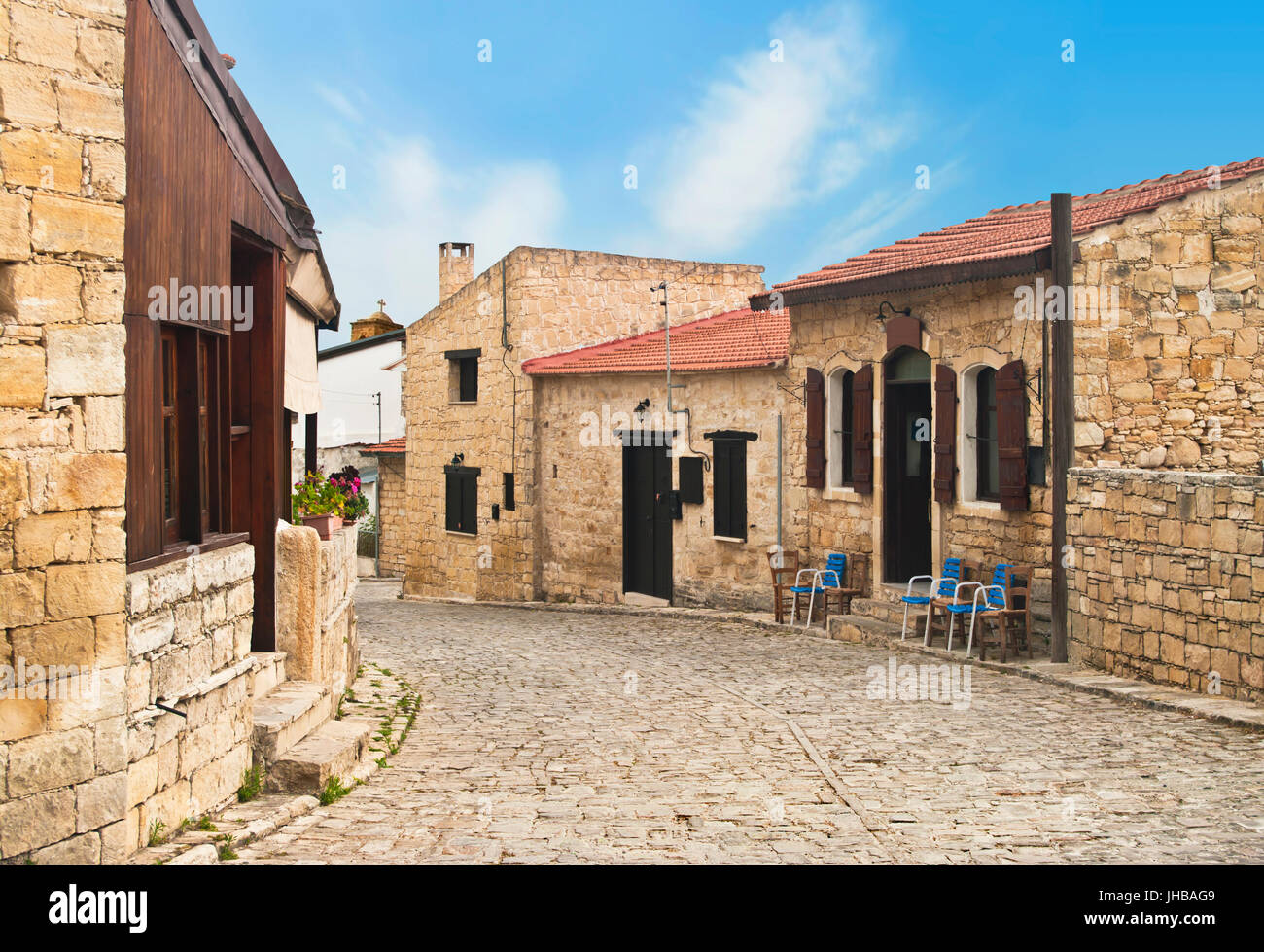Strada di ciottoli di collina villaggio del vino di Cipro Foto Stock
