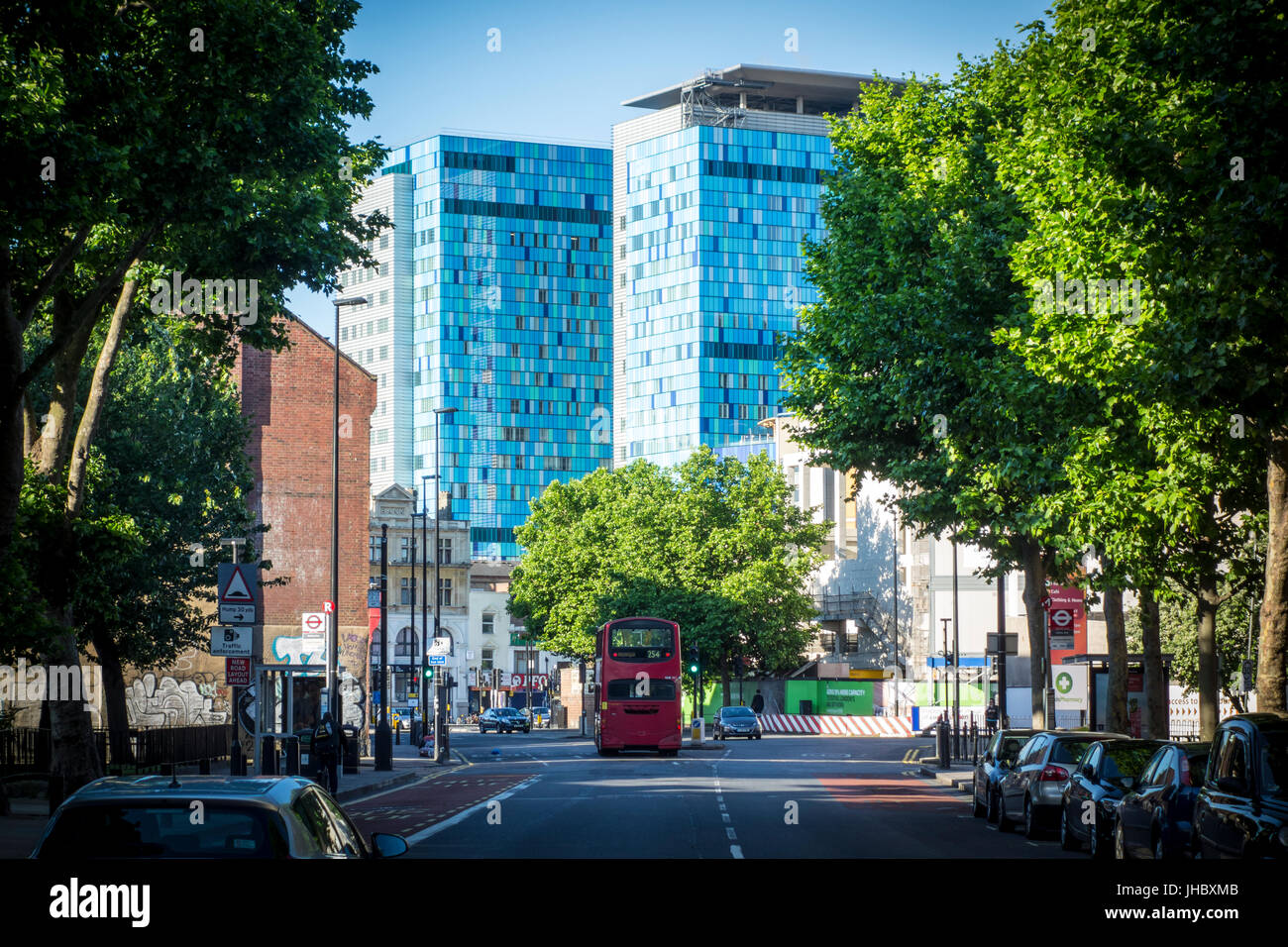 Vista del Royal Hospital di Londra lungo un107 Cambridge Heath Road, Bethnal Green, East London, Regno Unito Foto Stock