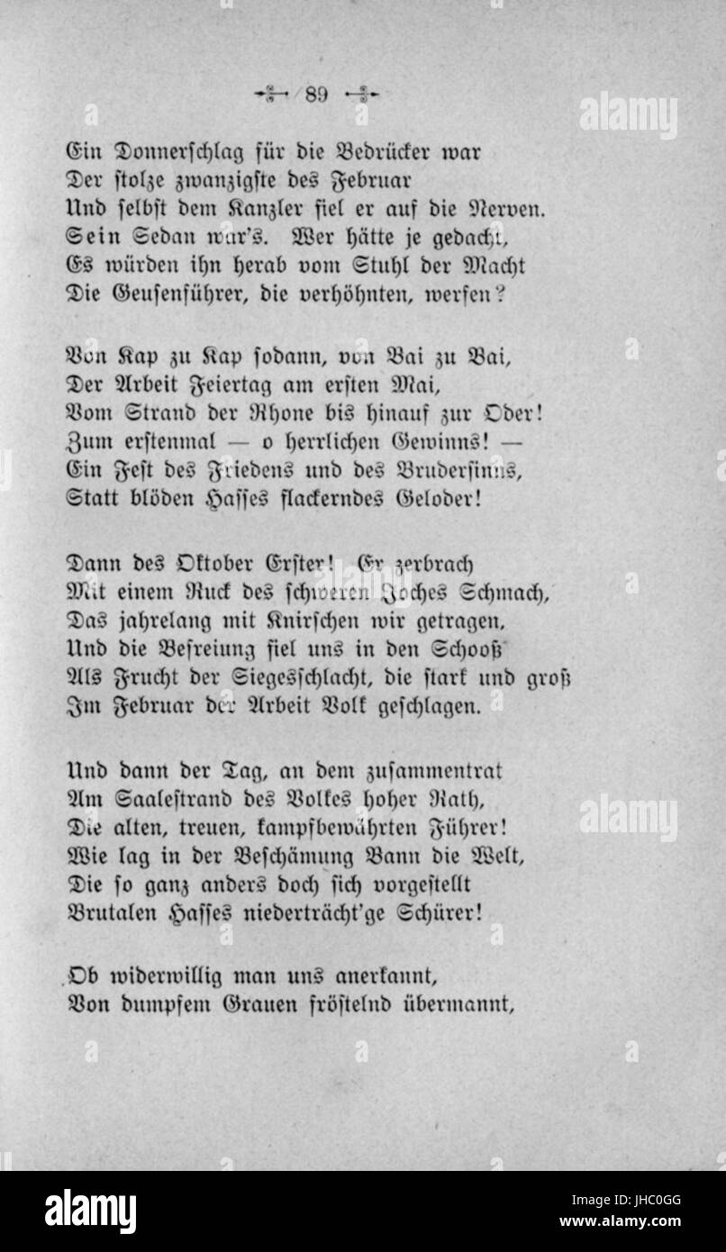 Questa fotografia, *Lavant in Reih und Glied 089*, mostra una vista panoramica di Lavant, catturata in una formazione di elementi naturali, evidenziandone il paesaggio e la bellezza strutturata. Foto Stock