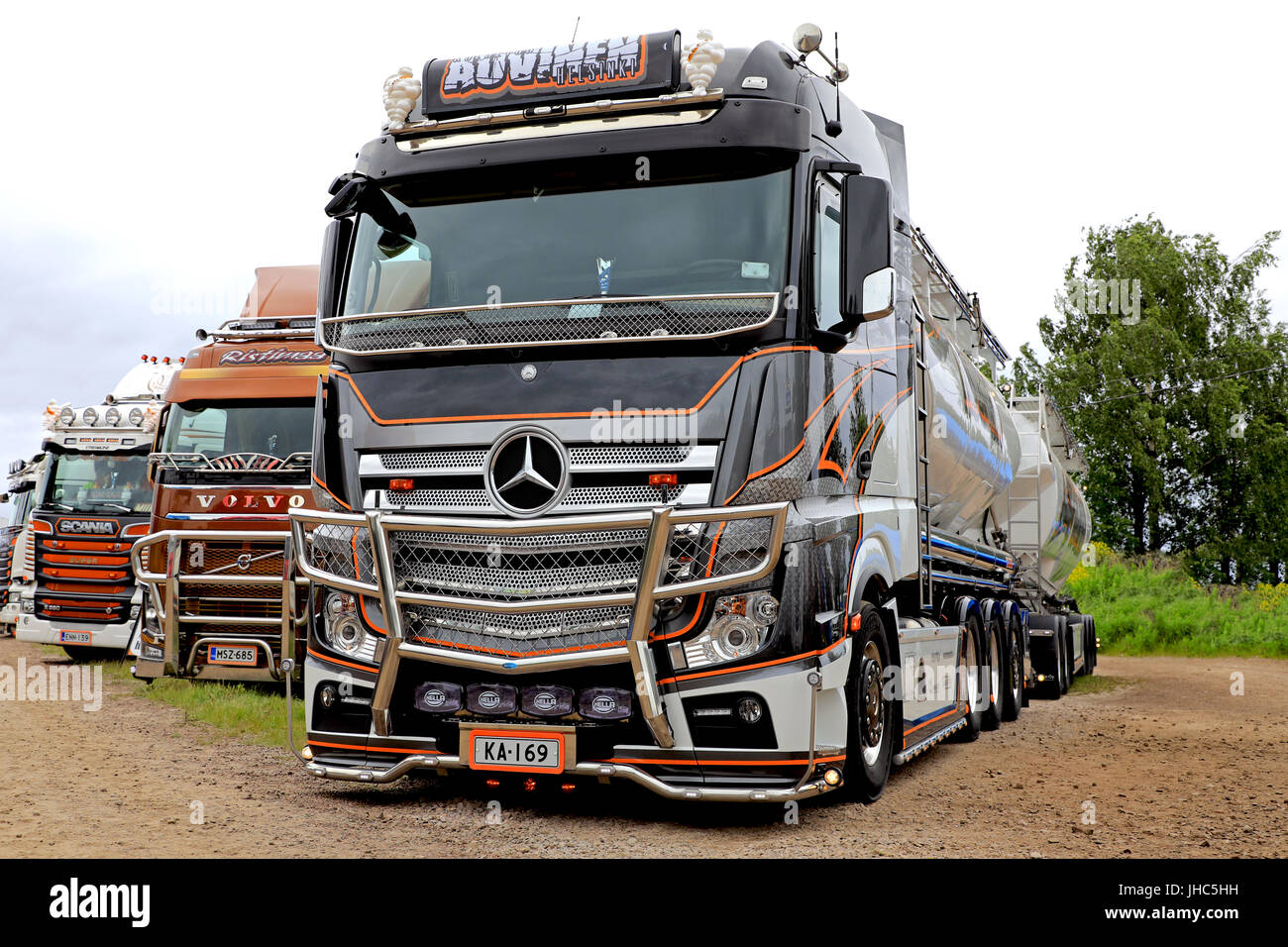 LOVIISA, Finlandia - luglio 1, 2017: Mercedes-Benz Actros Uniq Concetto di Kuljetus Auvinen sul display su Riverside Carrello incontro, Finlandia. Foto Stock