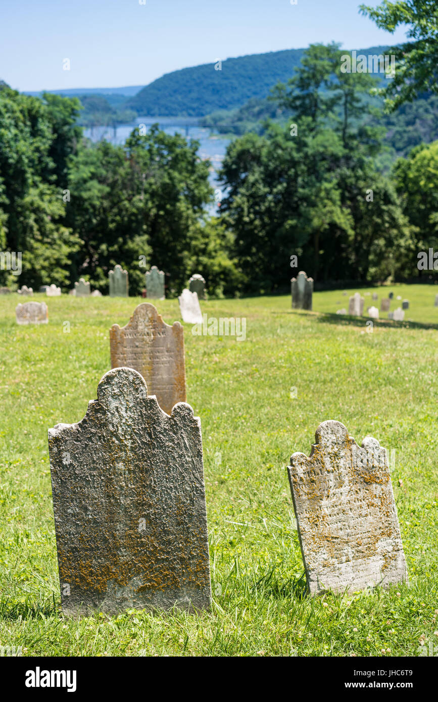 Vecchie coperte di muschio lapidi al harpers Ferry Foto Stock
