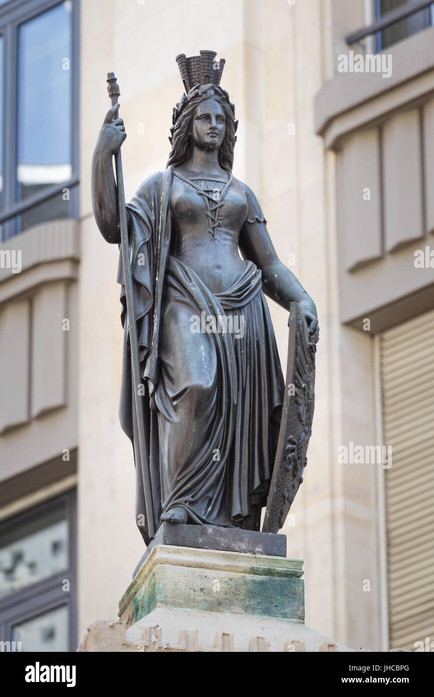 La Fontaine de L'Escalade (dettaglio - Statua di una donna in rappresentanza di Ginevra) Foto Stock