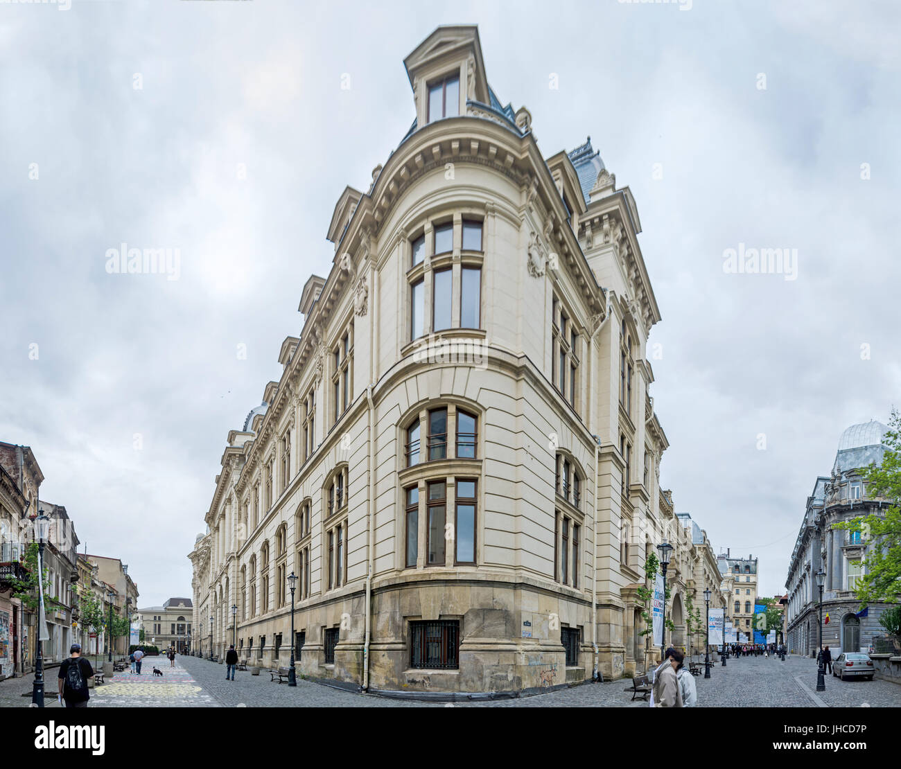 Bucarest, Romania - 25 Maggio 2014: le strade con antichi edifici d'epoca da Victoria Avenue (Calea Victoriei), la vecchia città (Centrul vechi), Labbra Foto Stock