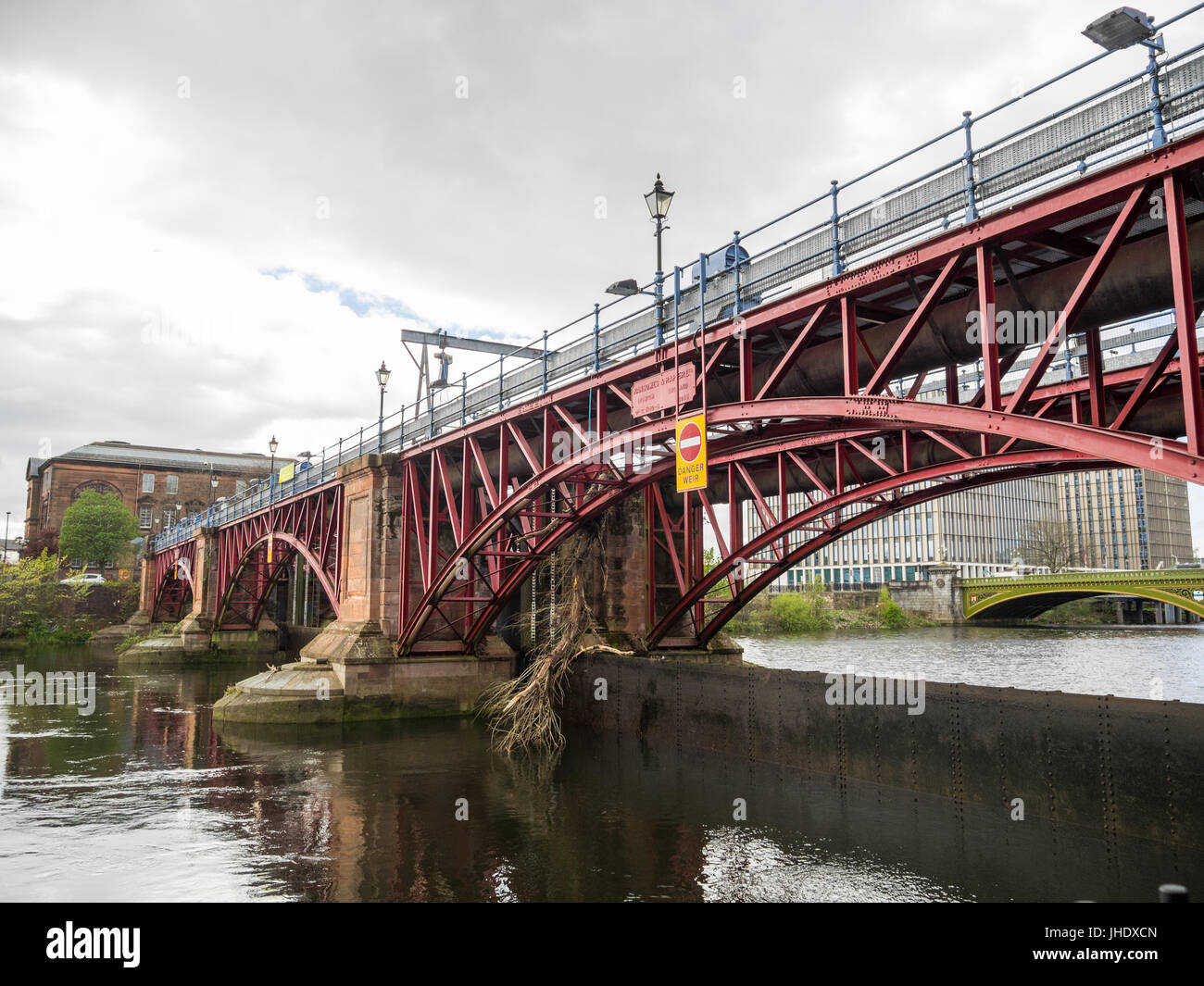 Il ponte della tubazione e Weir - Glasgow Foto Stock