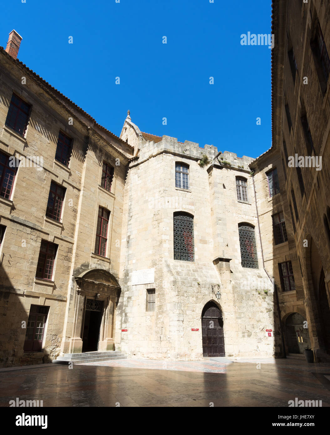 Il cortile del palazzo arcivescovile, Narbonne, Occitanie, Francia Foto Stock