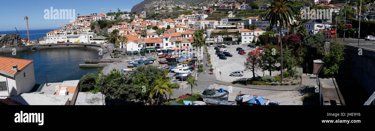 Camara de Lobos è un villaggio di pescatori che si trova vicino alla città di Funchal e presenta alcune delle più alte falesie in tutto il mondo Foto Stock