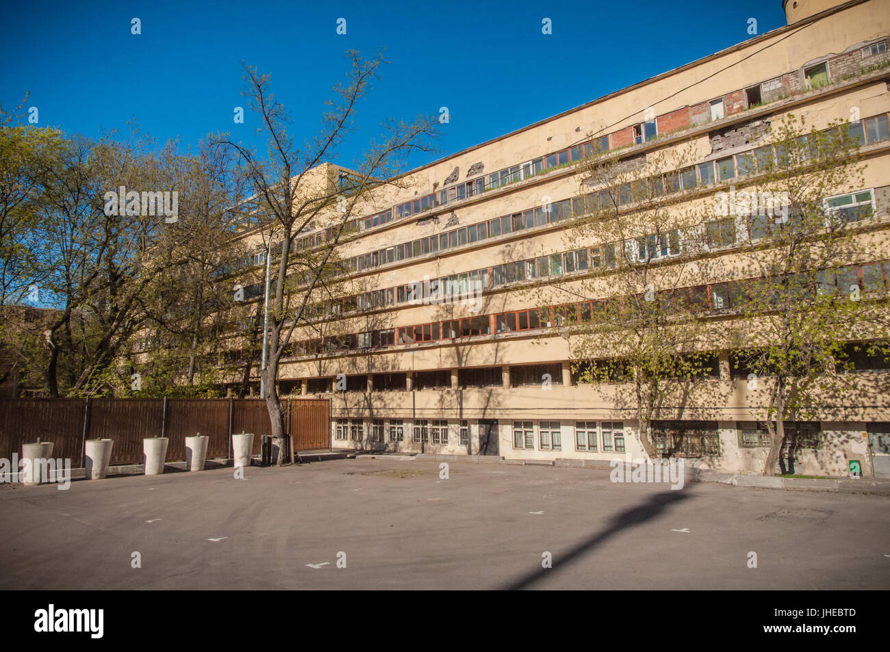 RUSSIA, MOSCA - Maggio 5, 2017. Edificio Narkomfin. Vista esterna. Famosa architettura costruttivista edificio nel distretto centrale di Mosca. Foto Stock