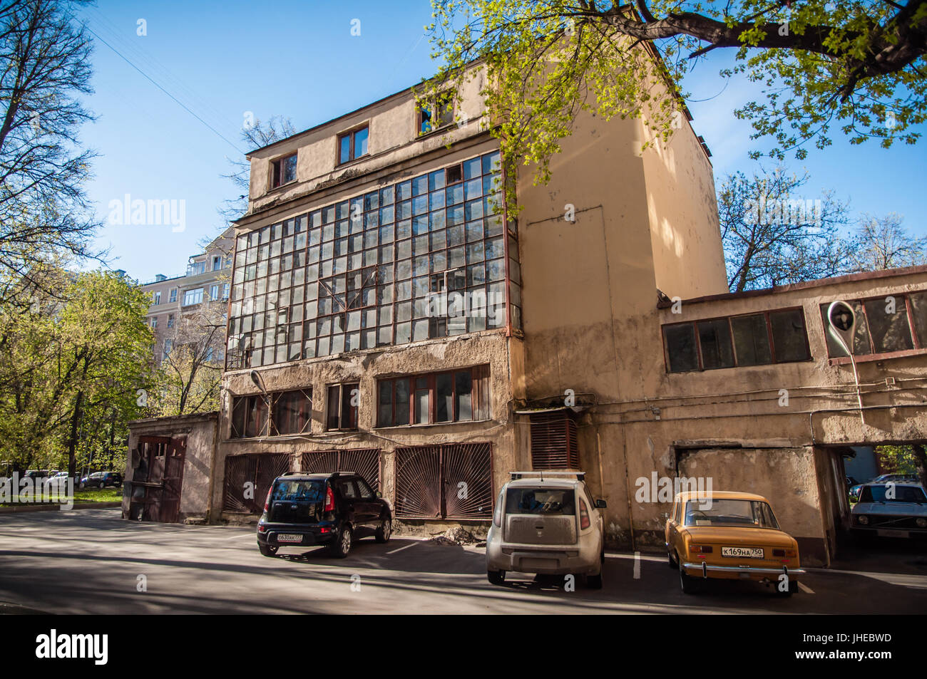 RUSSIA, MOSCA - Maggio 5, 2017. Edificio Narkomfin. Vista esterna. Famosa architettura costruttivista edificio nel distretto centrale di Mosca. Foto Stock