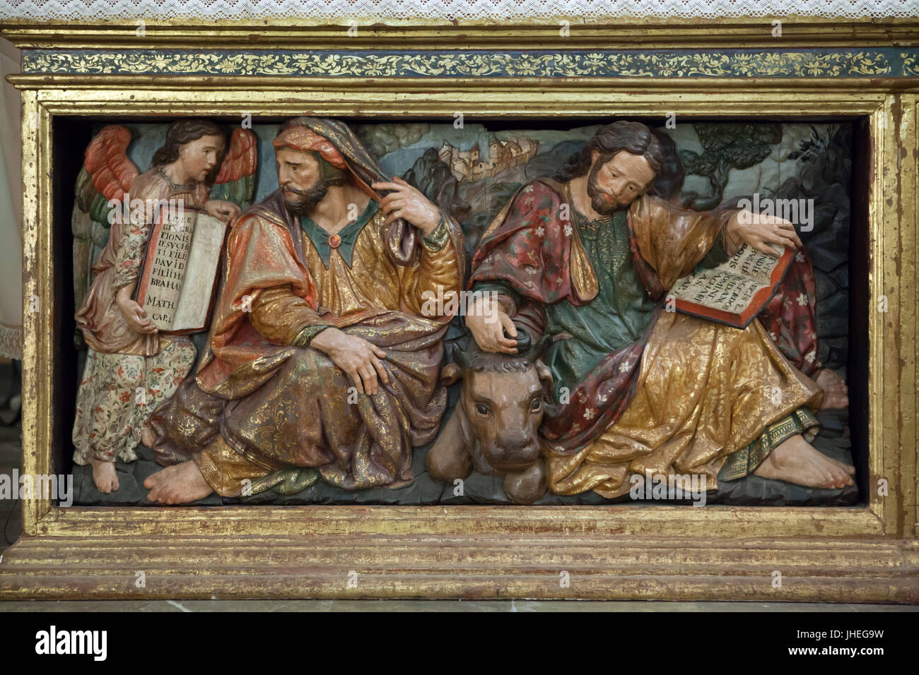San Matteo Evangelista (R) e san Luca evangelista(L). In legno policromo pannello nella chiesa di Santa María de la Alhambra nel complesso del palazzo dell'Alhambra di Granada, Andalusia, Spagna. Foto Stock