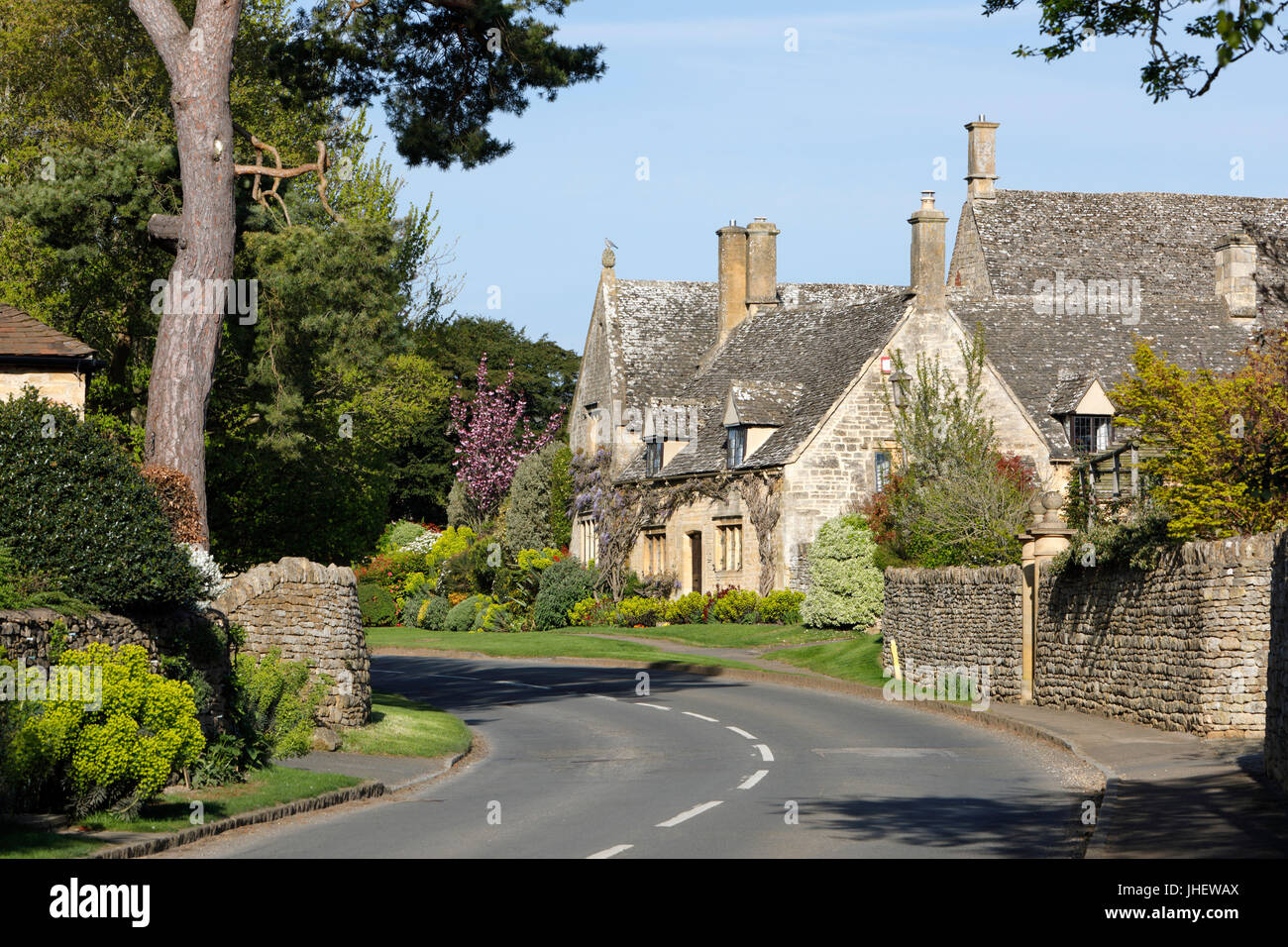 Cotswold cottage in pietra lungo Westington, Chipping Campden, Cotswolds, Gloucestershire, England, Regno Unito, Europa Foto Stock