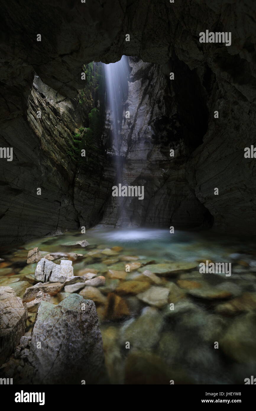 Cascata in grotta Trollkirka, Norvegia Foto Stock