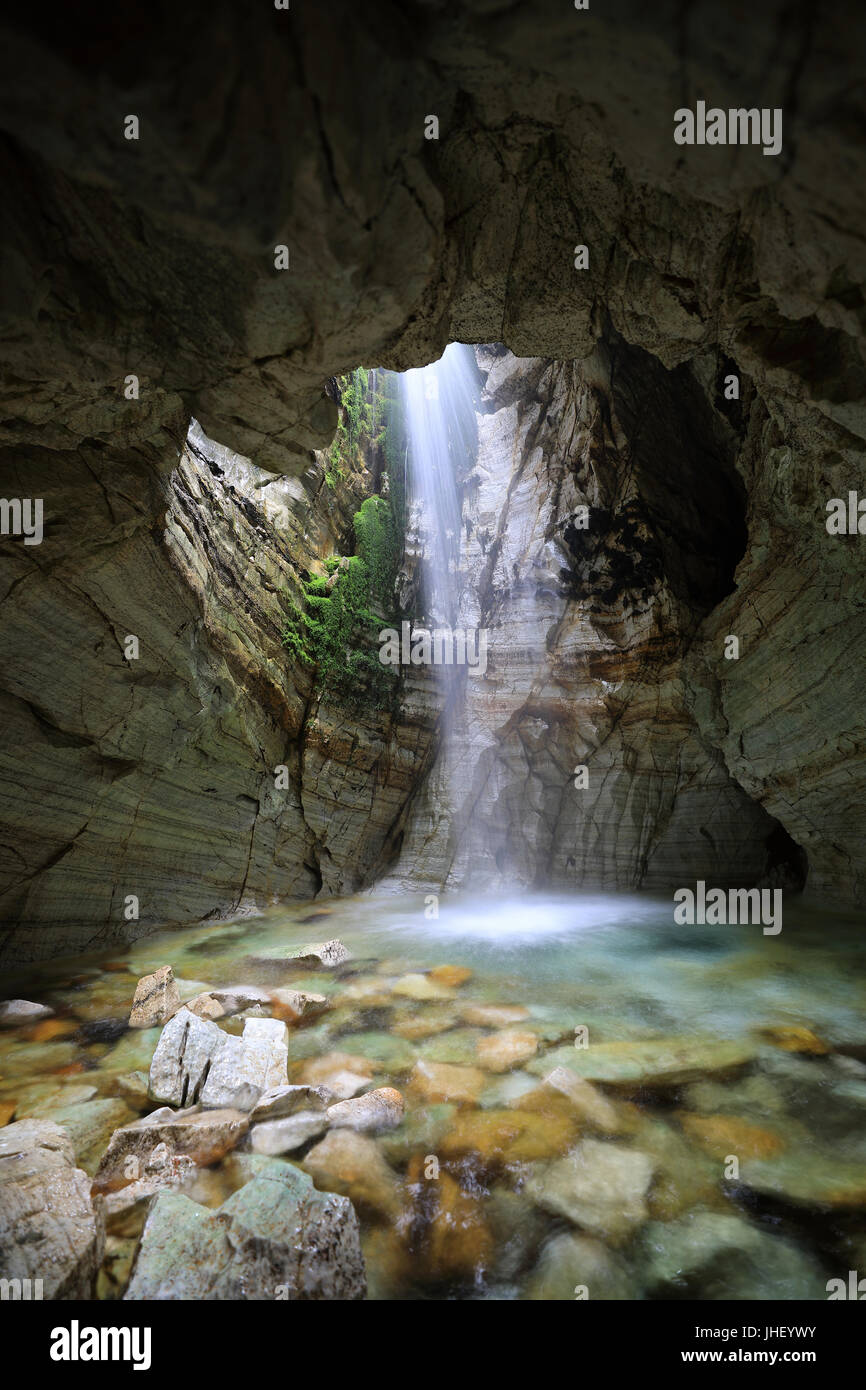 Cascata in grotta Trollkirka, Norvegia Foto Stock