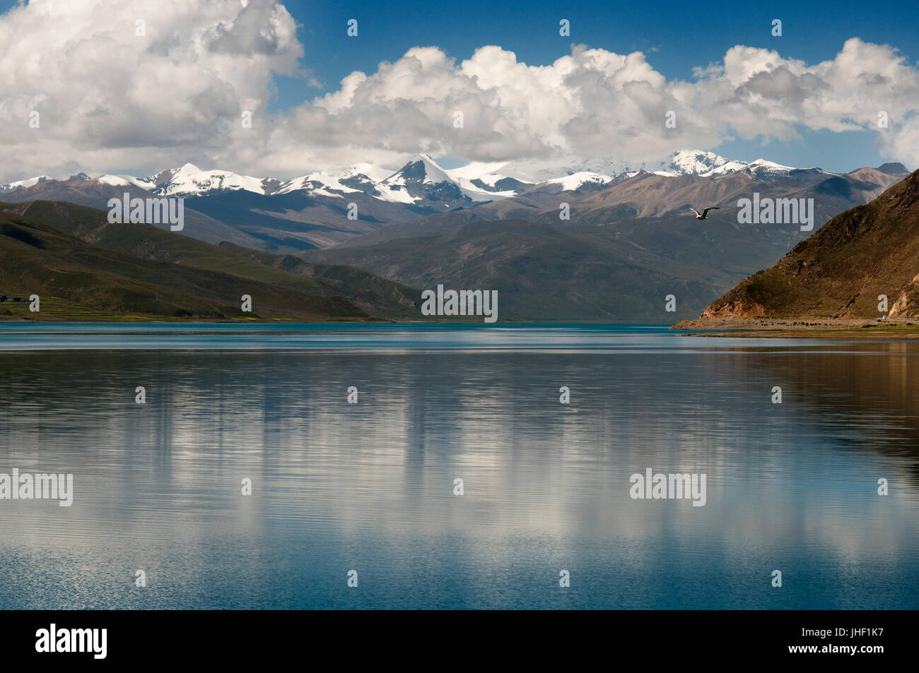 Il Tibet è sacro Yamdrok Tso (Lago Yamzho Yumco in tibetano), Shannan Prefettura, Tibet, Cina. Foto Stock