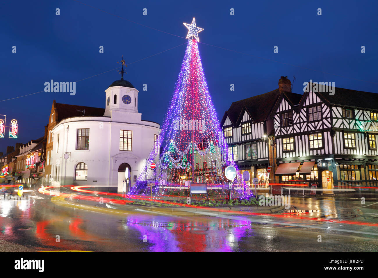 Le luci di Natale, Market Cross, Stratford-upon-Avon, Warwickshire, Inghilterra, Regno Unito, Europa Foto Stock