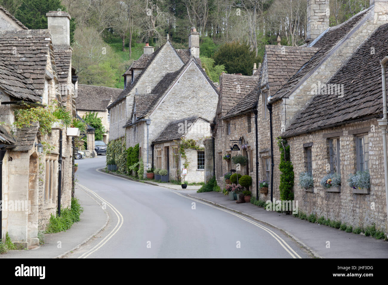 Cotswold cottage in pietra, Castle Combe, Cotswolds, Wiltshire, Inghilterra, Regno Unito, Europa Foto Stock