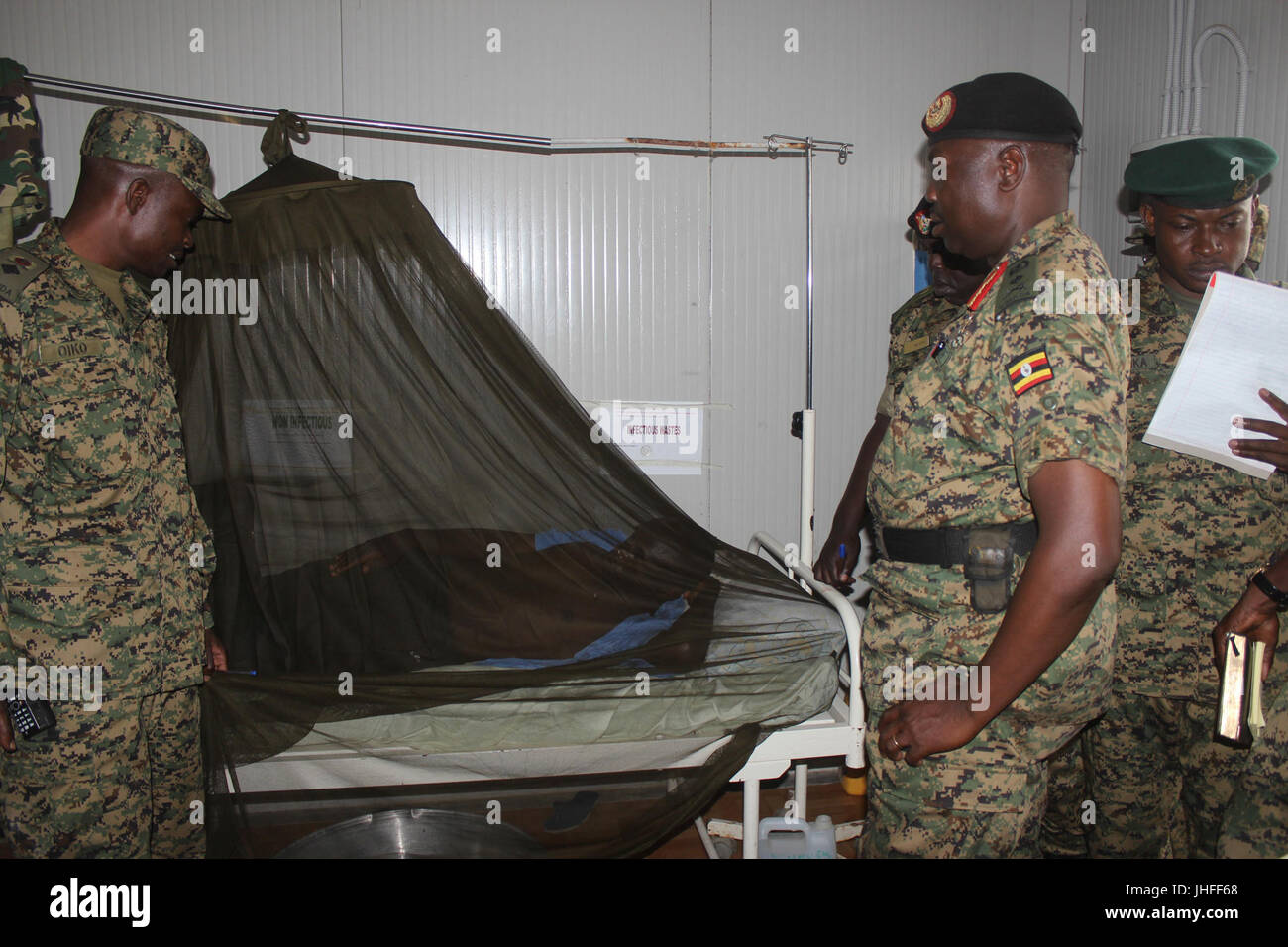 Un record relativo al vice CDF-5 dell'Uganda del 2015, che probabilmente acquisisce elementi amministrativi o governativi dello sviluppo o della supervisione finanziaria dell'Uganda in quell'anno. Foto Stock