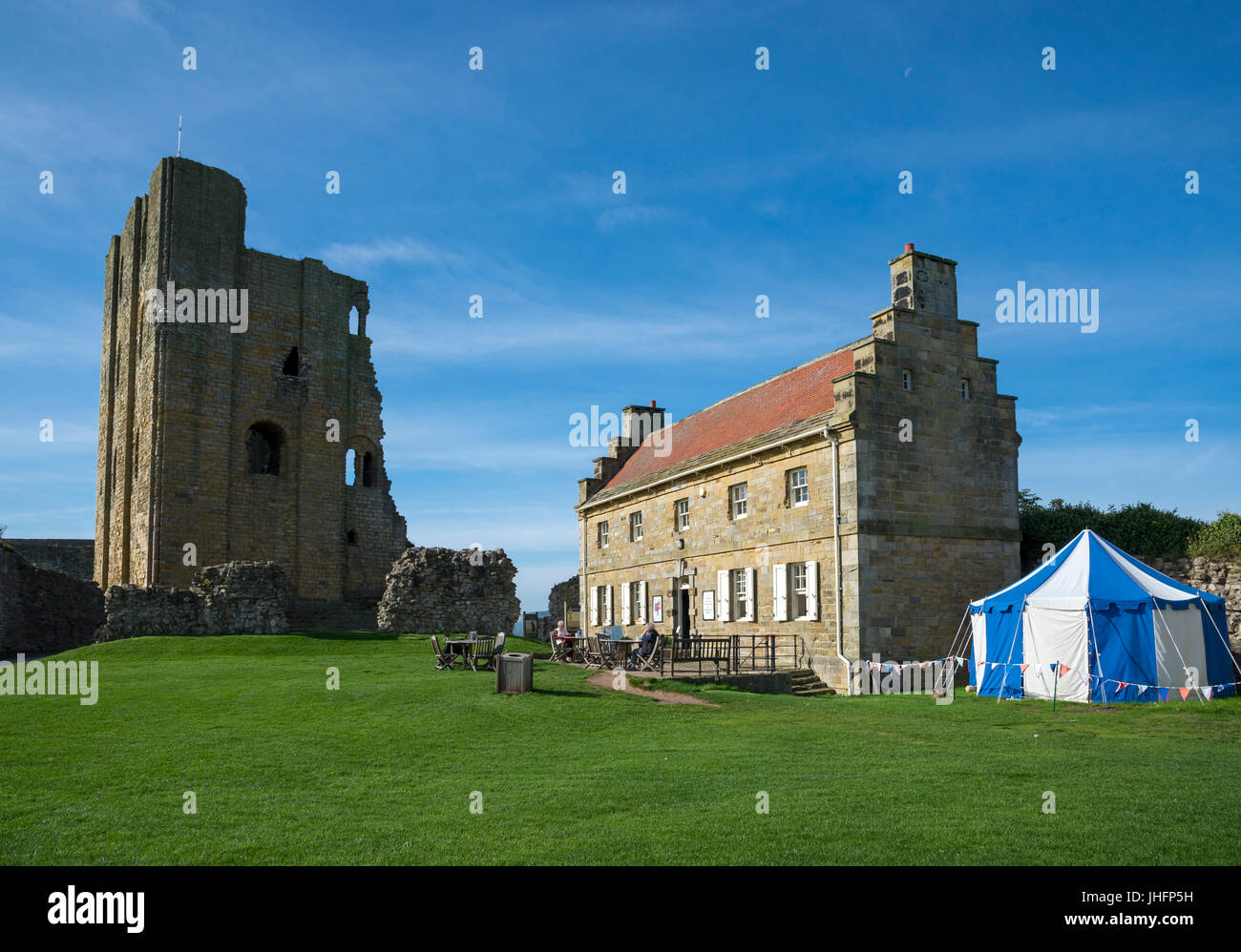 Il master gunners house, Castello di Scarborough, North Yorkshire, Inghilterra. Foto Stock