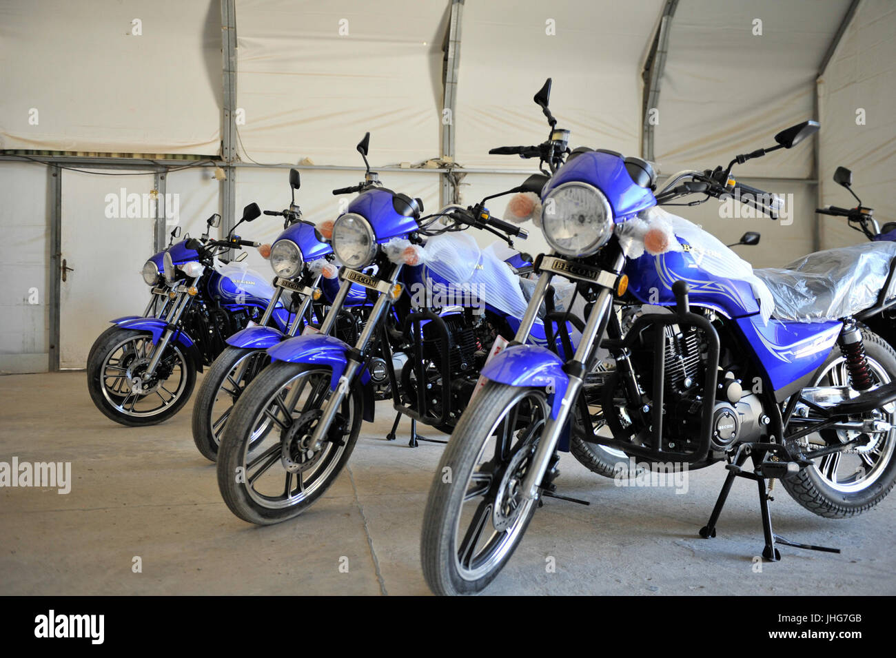 2015 11 AMISOM con le mani su una moto a SPF-1 (22089005155) Foto Stock