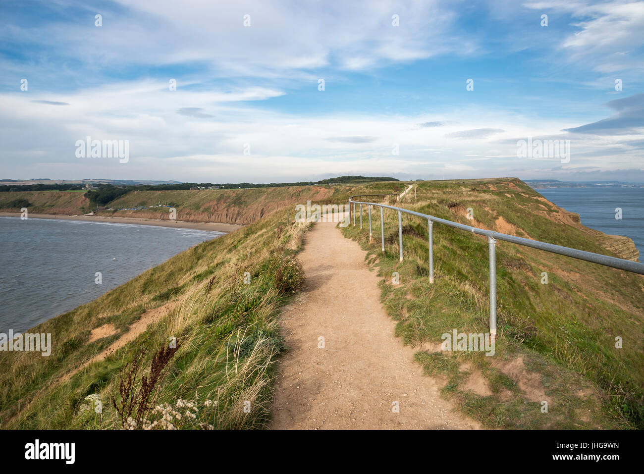 Il sentiero a Carr Naze e Filey Brigg, FIley, North Yorkshire, Inghilterra Foto Stock