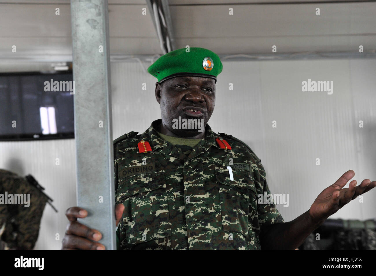 Questo documento riguarda la rotazione operativa dell'Uganda People's Defence Force (UPDF) del 2016-17, che descrive in dettaglio gli incarichi e le attività militari durante quel periodo. Foto Stock