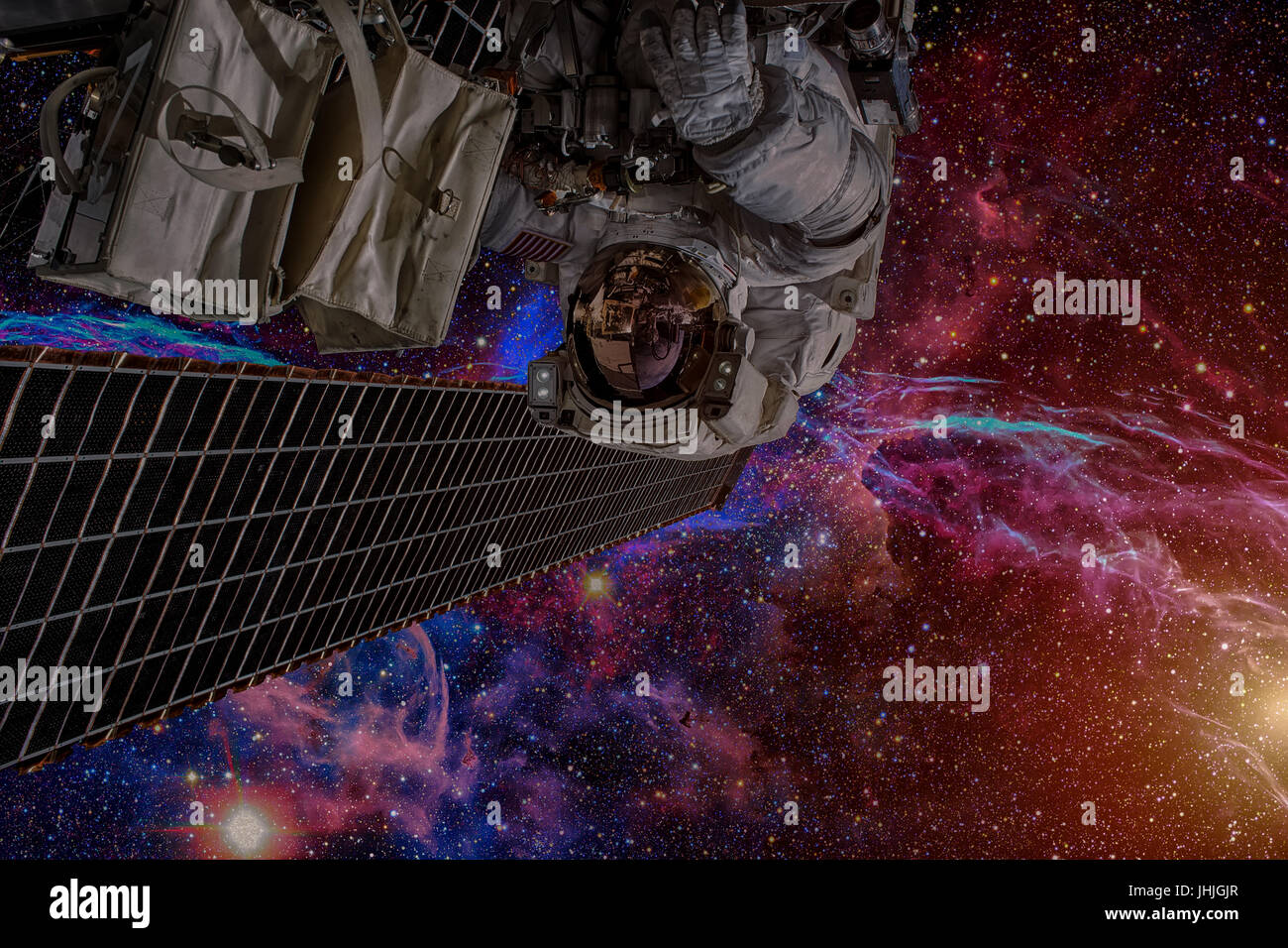 Astronauta nello spazio esterno. Spacewalk. Gli elementi di questa immagine fornita dalla NASA. Foto Stock