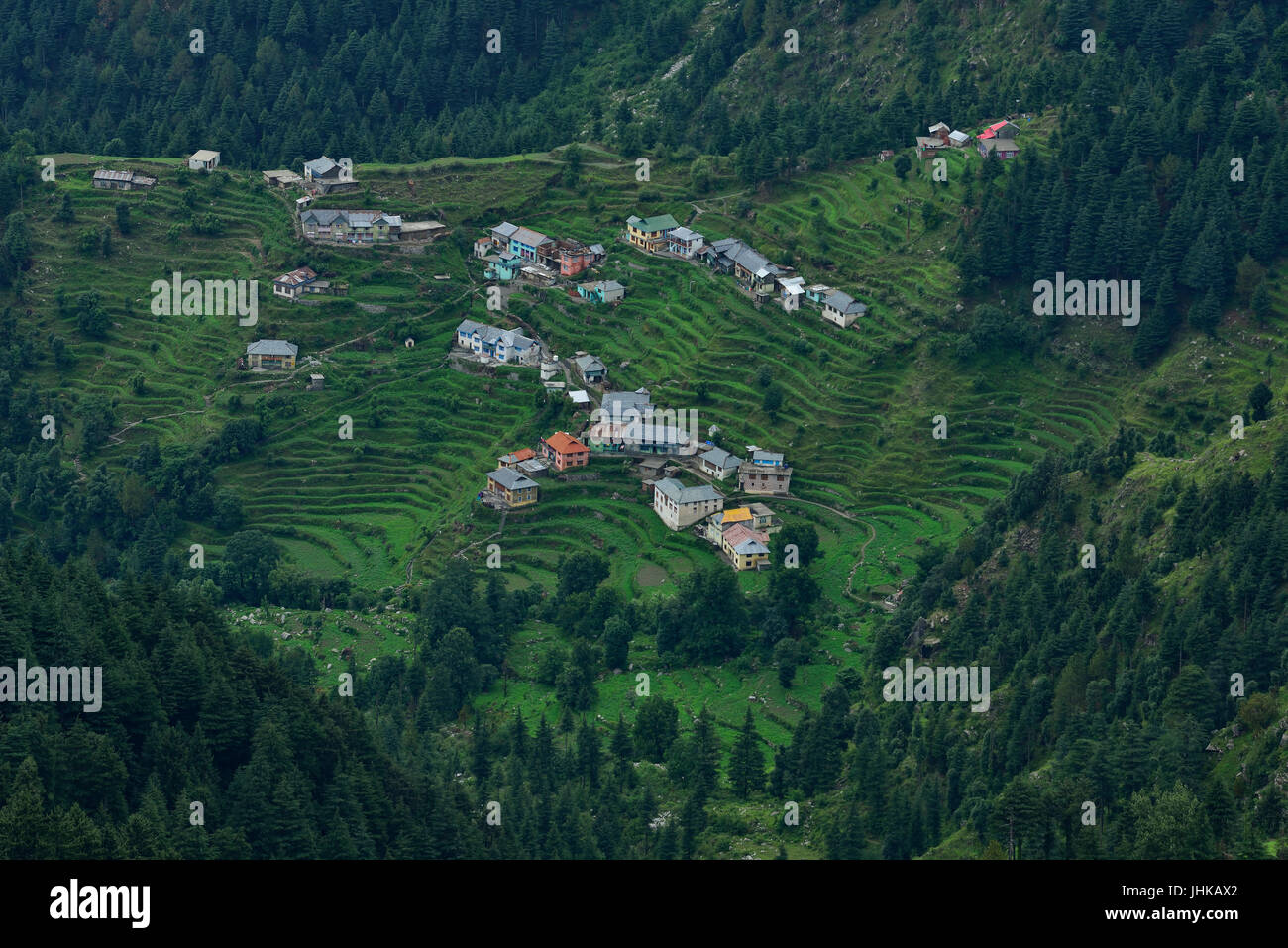 Città residenziale mezzo Himalayan sulle colline vicino a Dalhousie Foto Stock