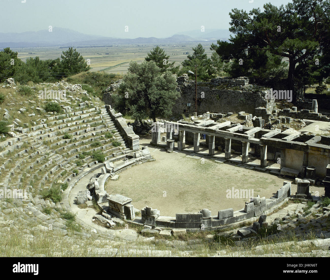 La Turchia. Priene. Antica città greca. Teatro. Periodo ellenistico e rimaneggiata in epoca romana. Anatolia. Foto Stock